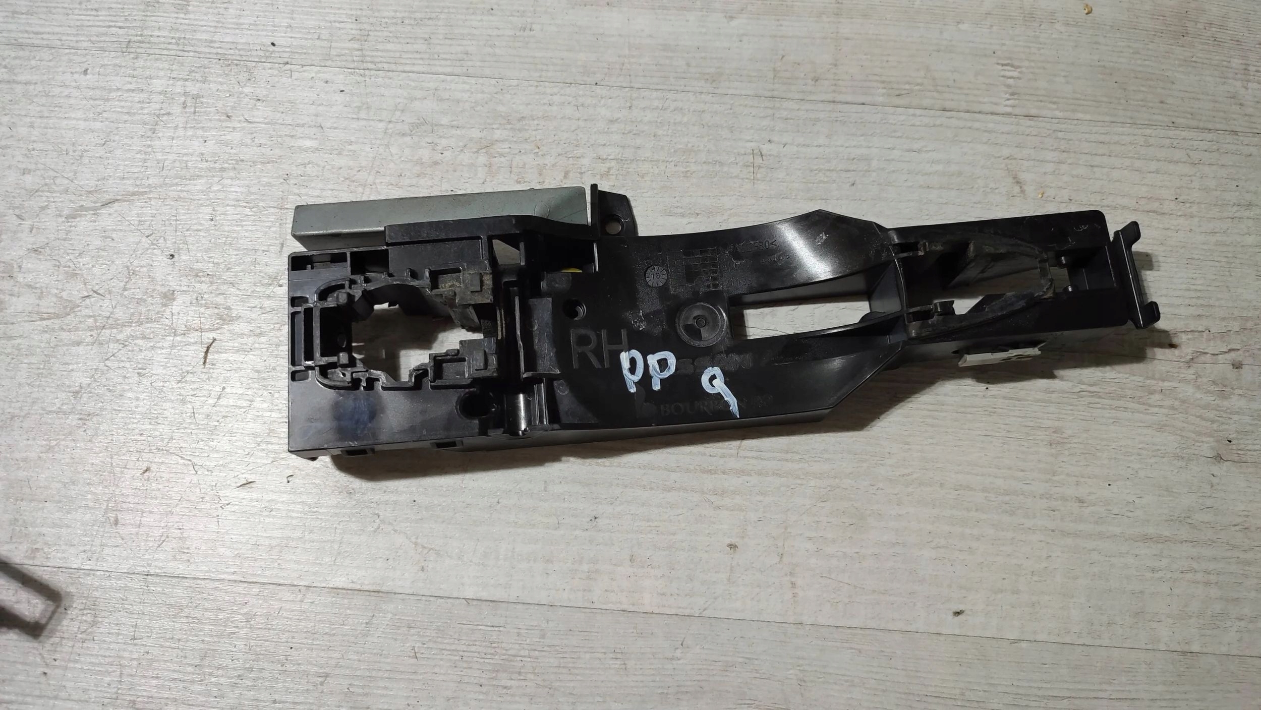 Nissan Qashqai 16r 1.5dci front side right holder handles