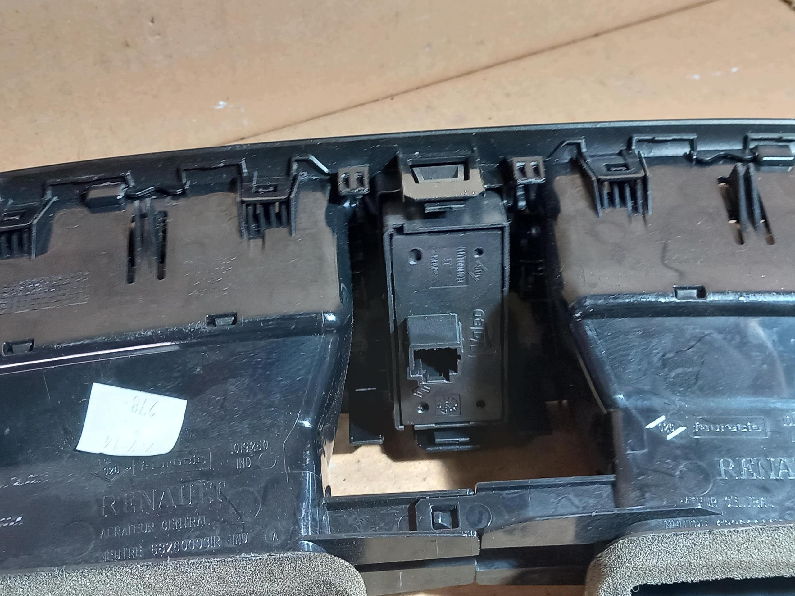 grid air conditioning devices central front RENAULT SCENIC III 682600031R