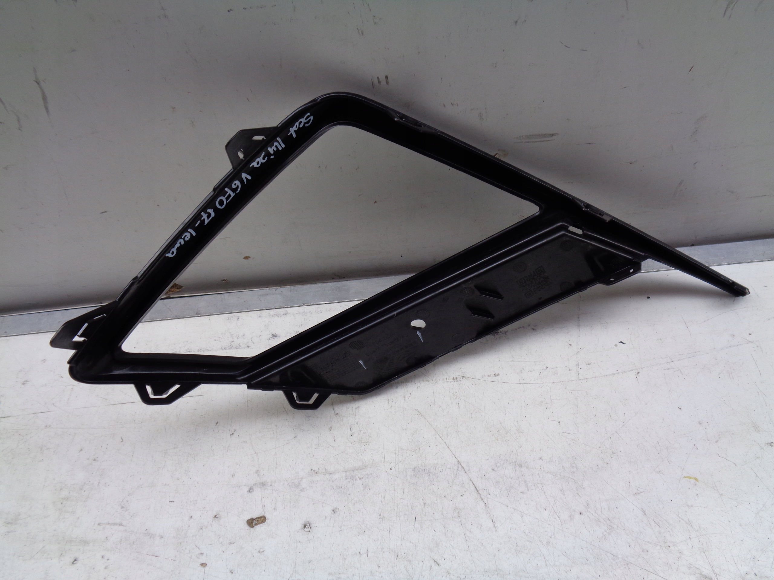 grid of a bumper left SEAT IBIZA V 6F 6F0 17