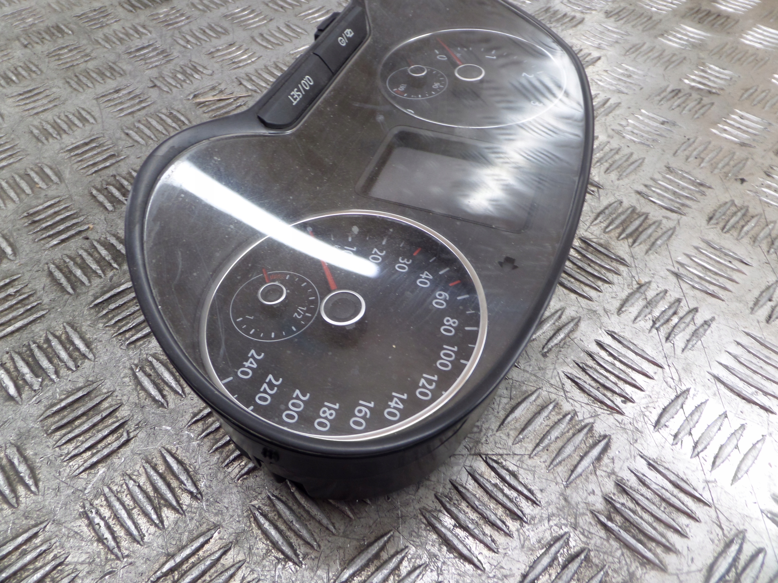 VW AMAROK dials dials 2H0920871