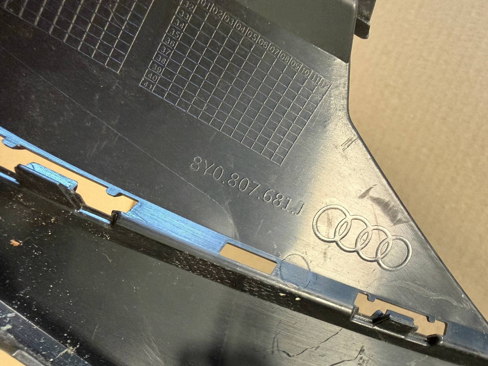 AUDI A3 8Y S-LINE grid of a bumper left front 8Y0807681J