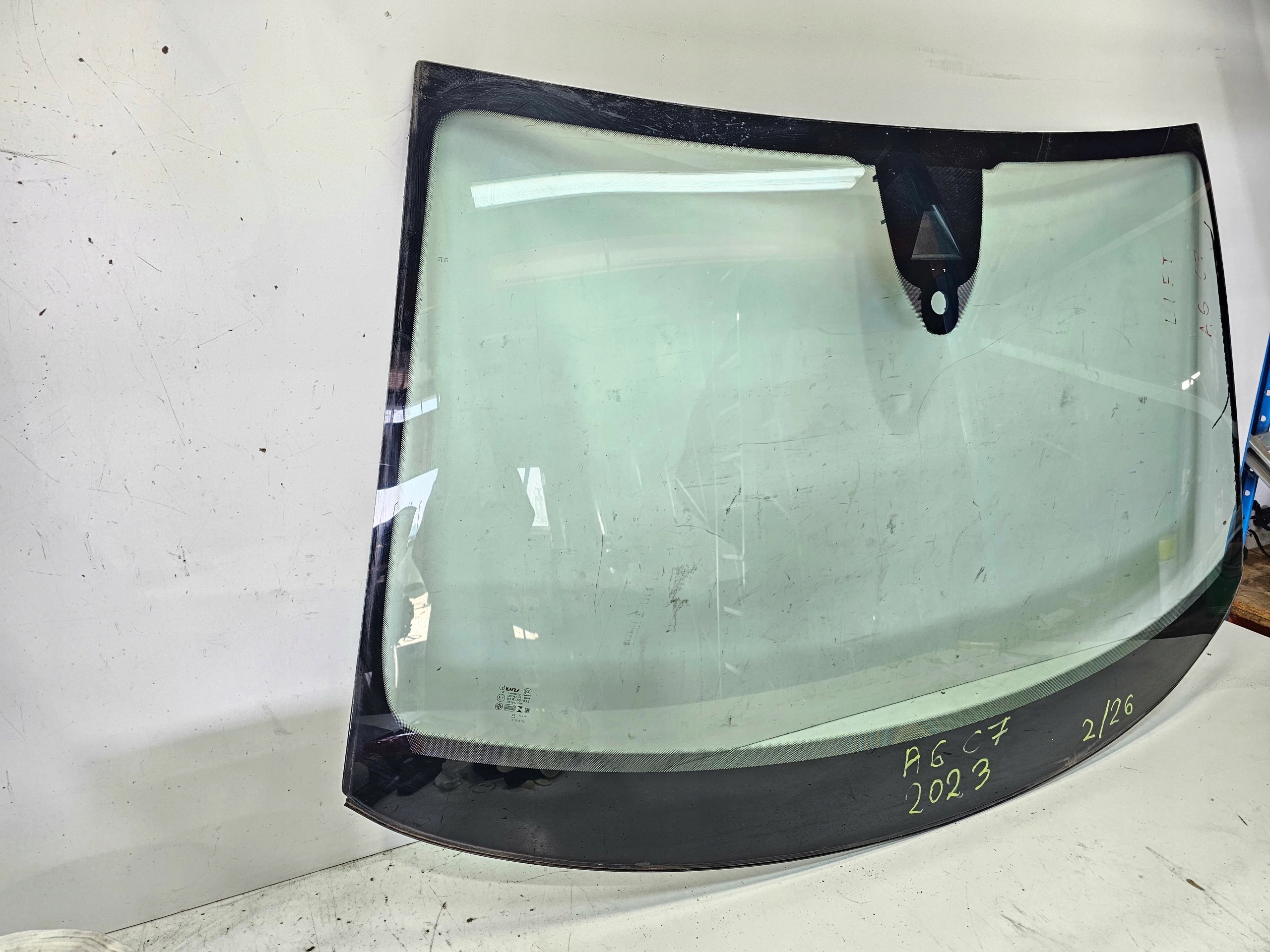 window front iron AUDI A6 C7 4G0845099 2023 ROK 2/26 below KAMERE