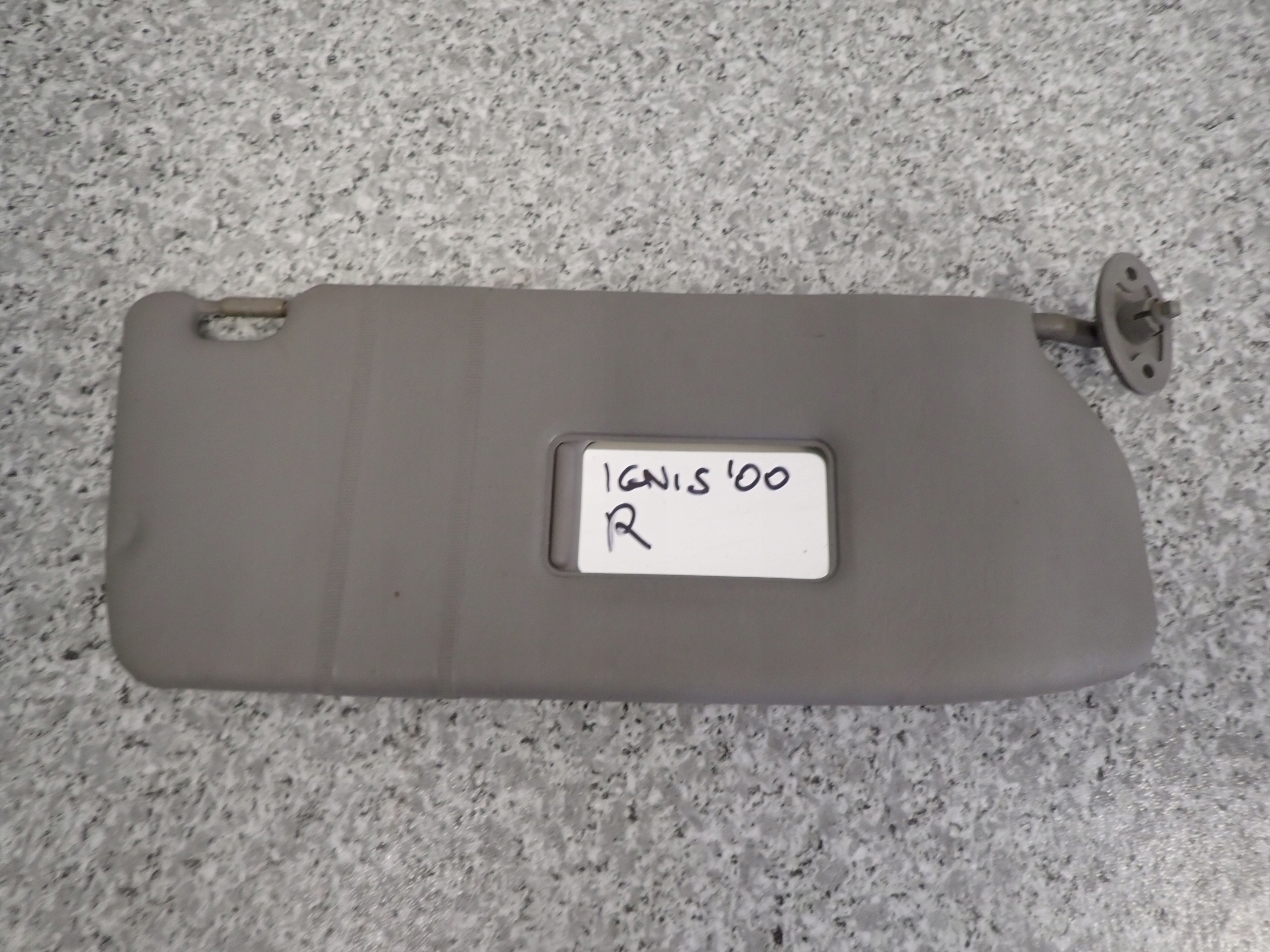 SUZUKI IGNIS 00-03 DASZEK PRZECIWSŁONECZNY PRAWY