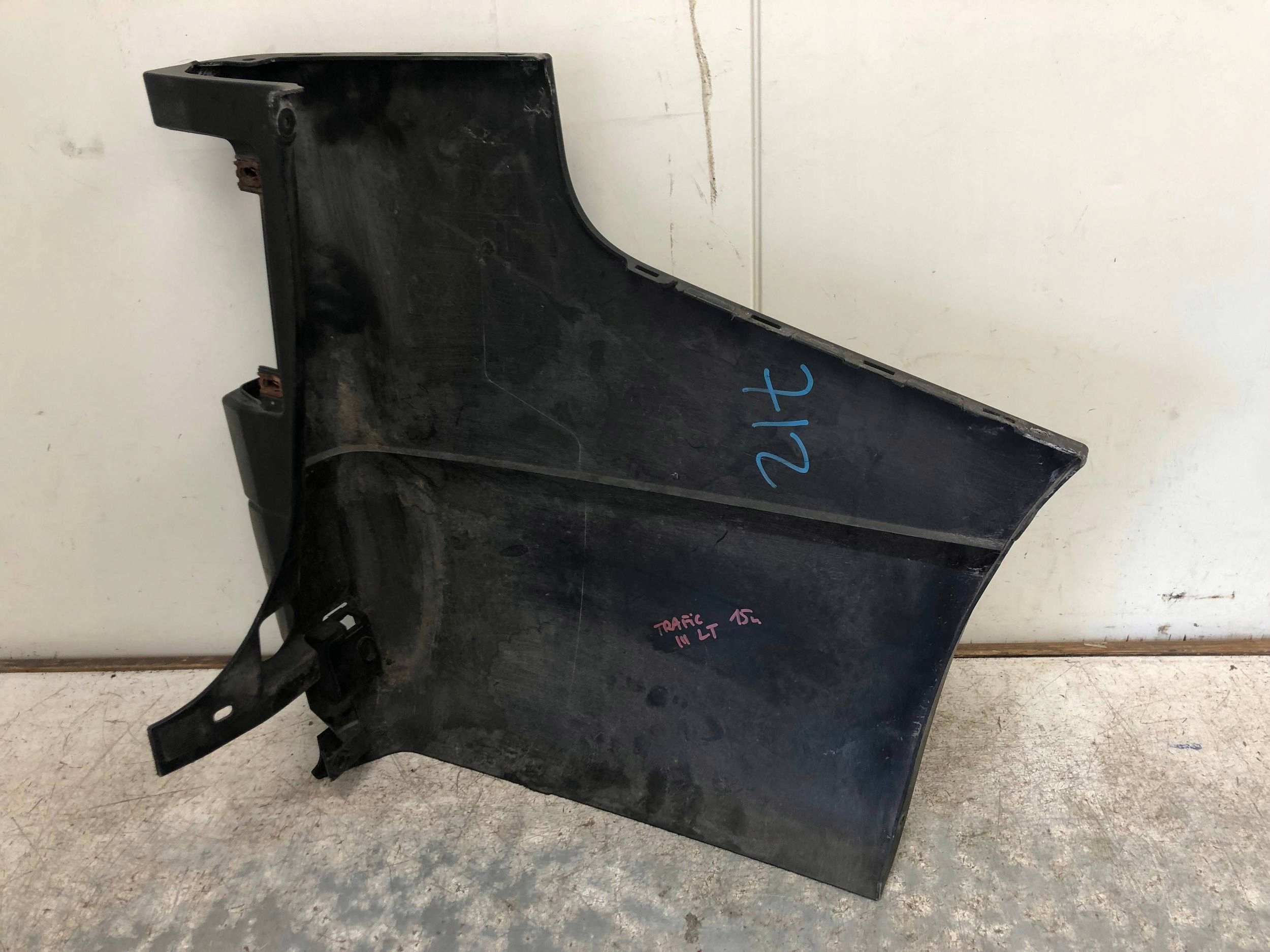 Ecke der Stoßstange links heck RENAULT TRAFIC III 850170388R