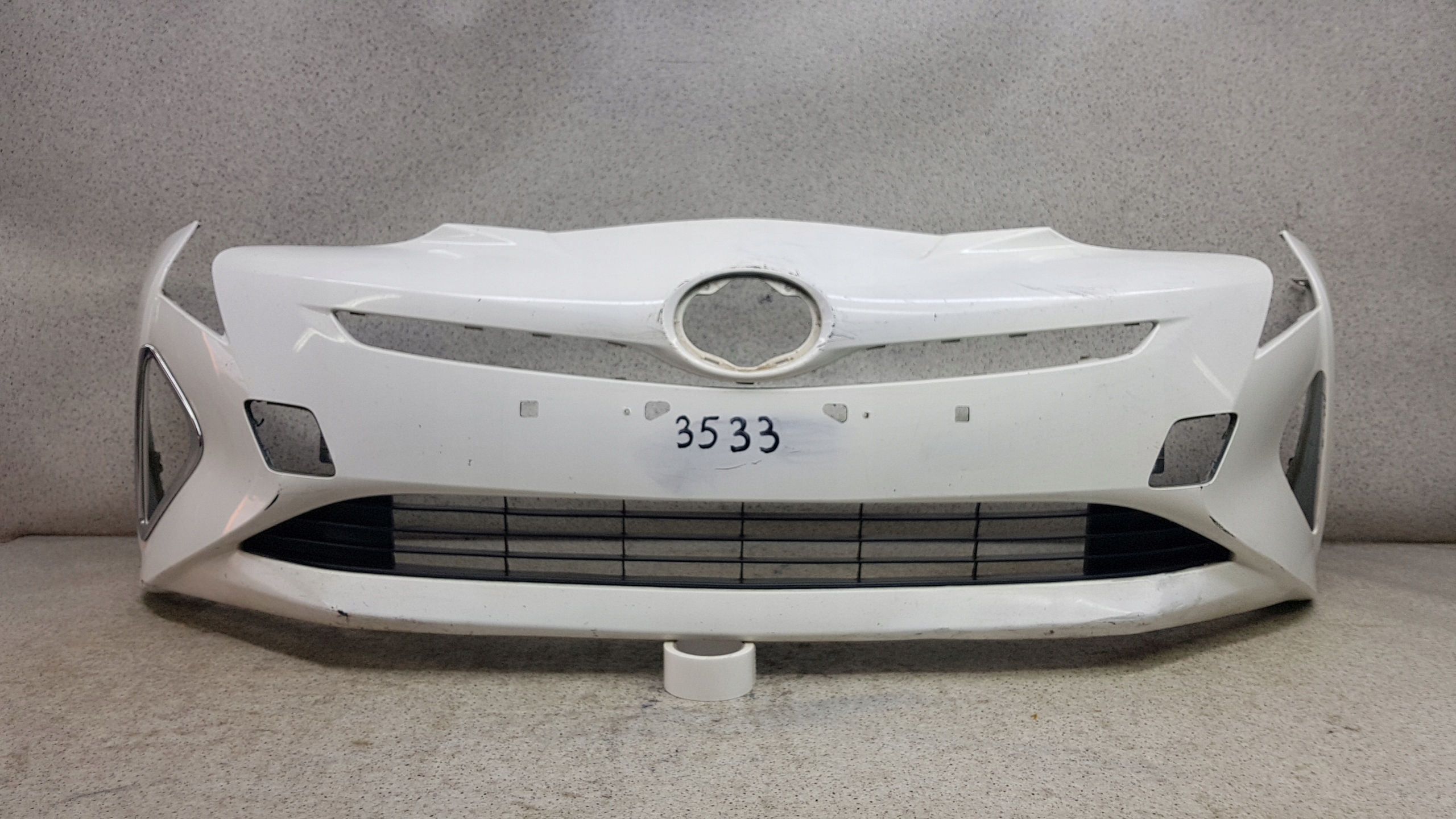TOYOTA PRIUS IV 4 2016 - bumper front 3533