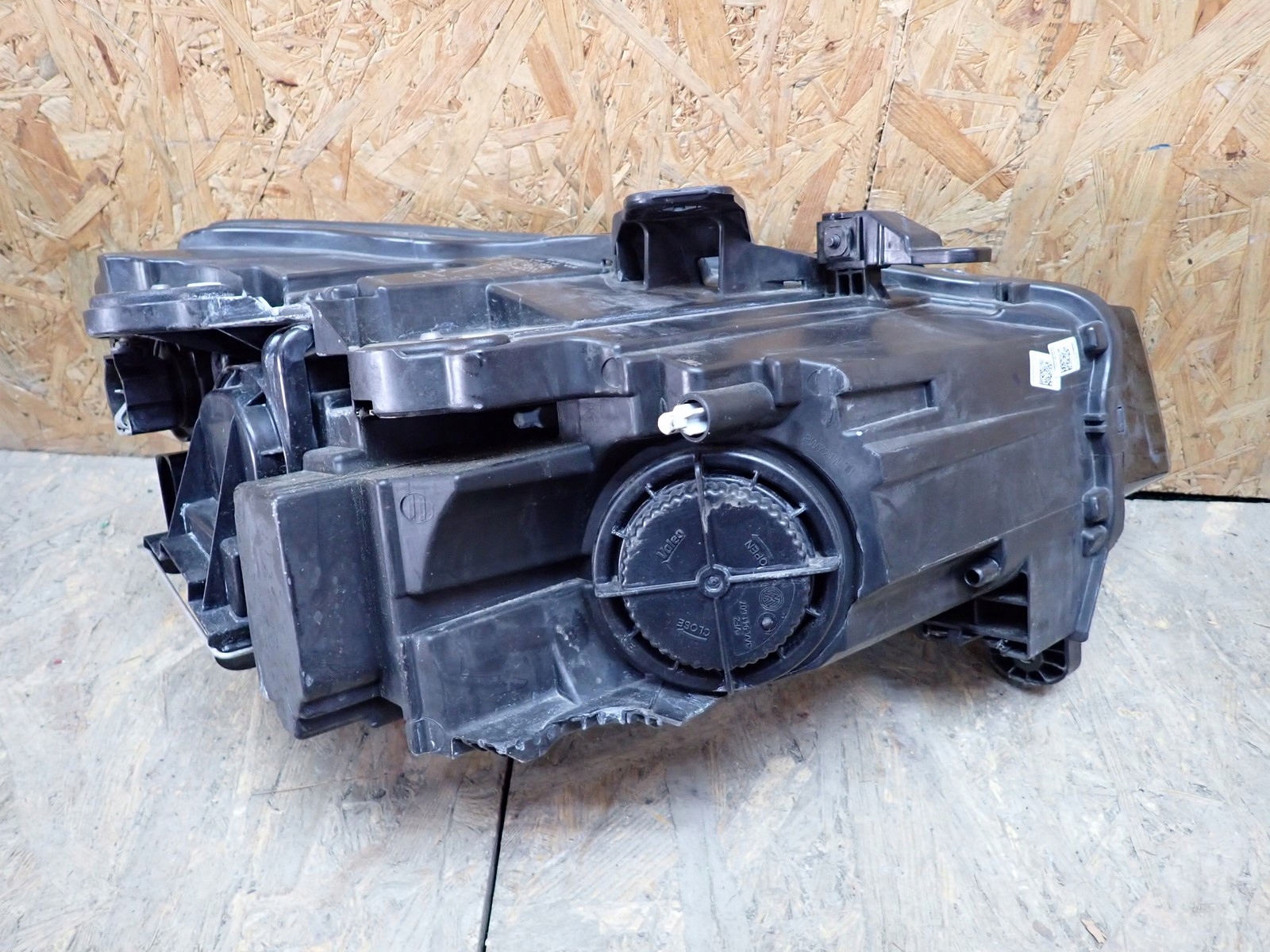 light left REFLEKTOR left AUDI Q2 81A 2016-2020R 81A941003