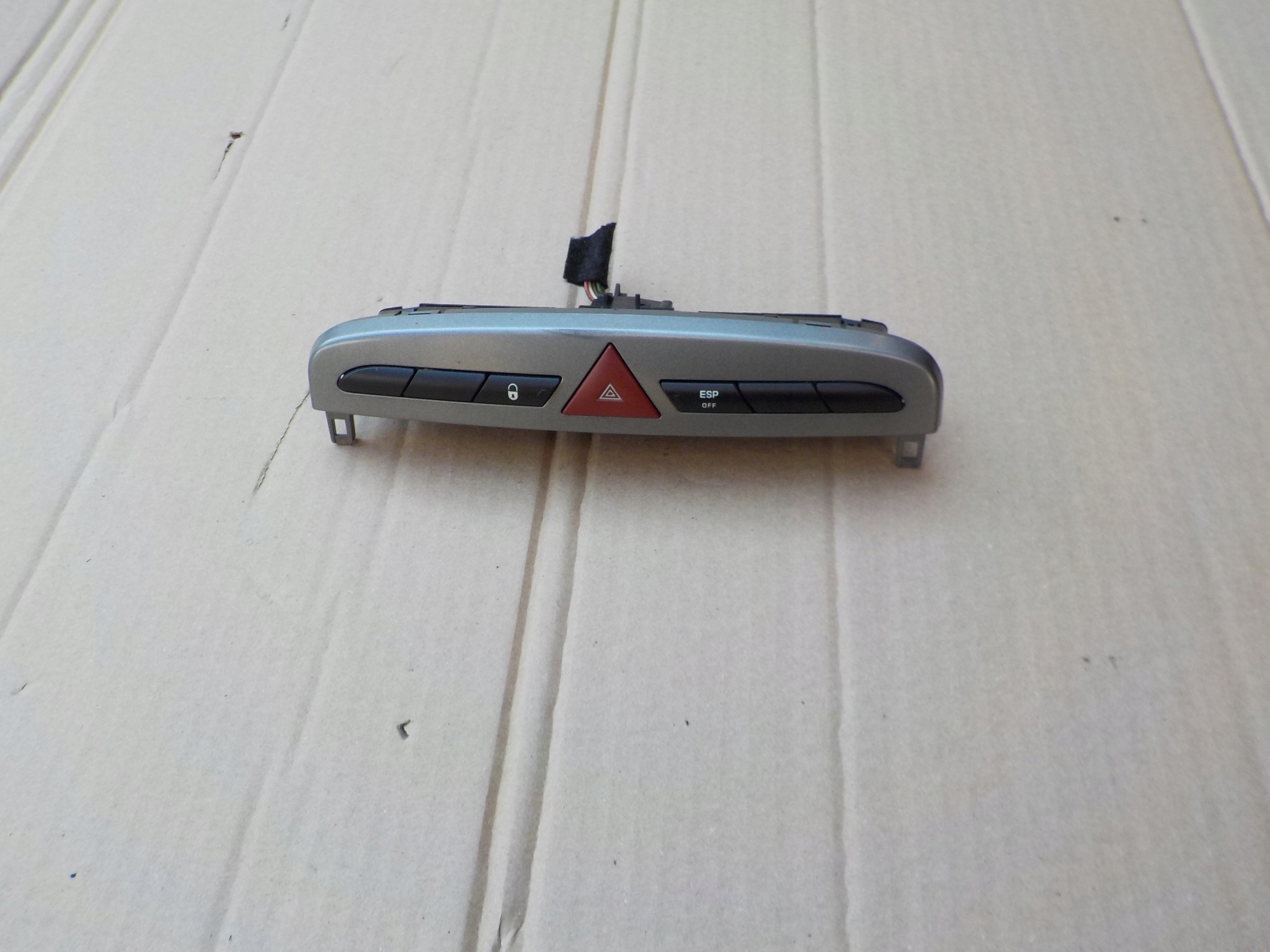 interruttore luci Luci di emergenza peugeot 308 e T7 2008r