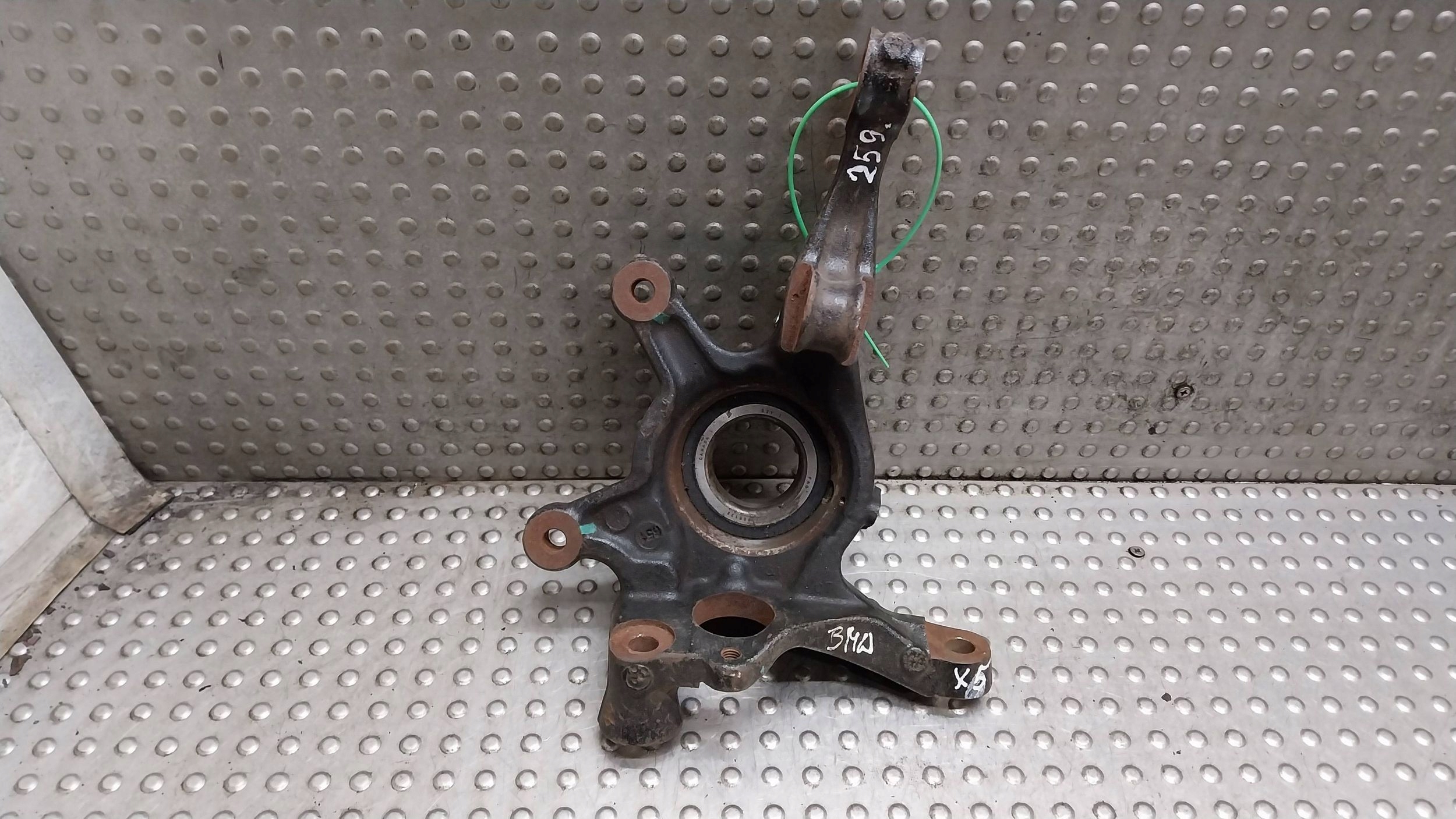 otoč čepu pravý předek 6761576 BMW X5 E53
