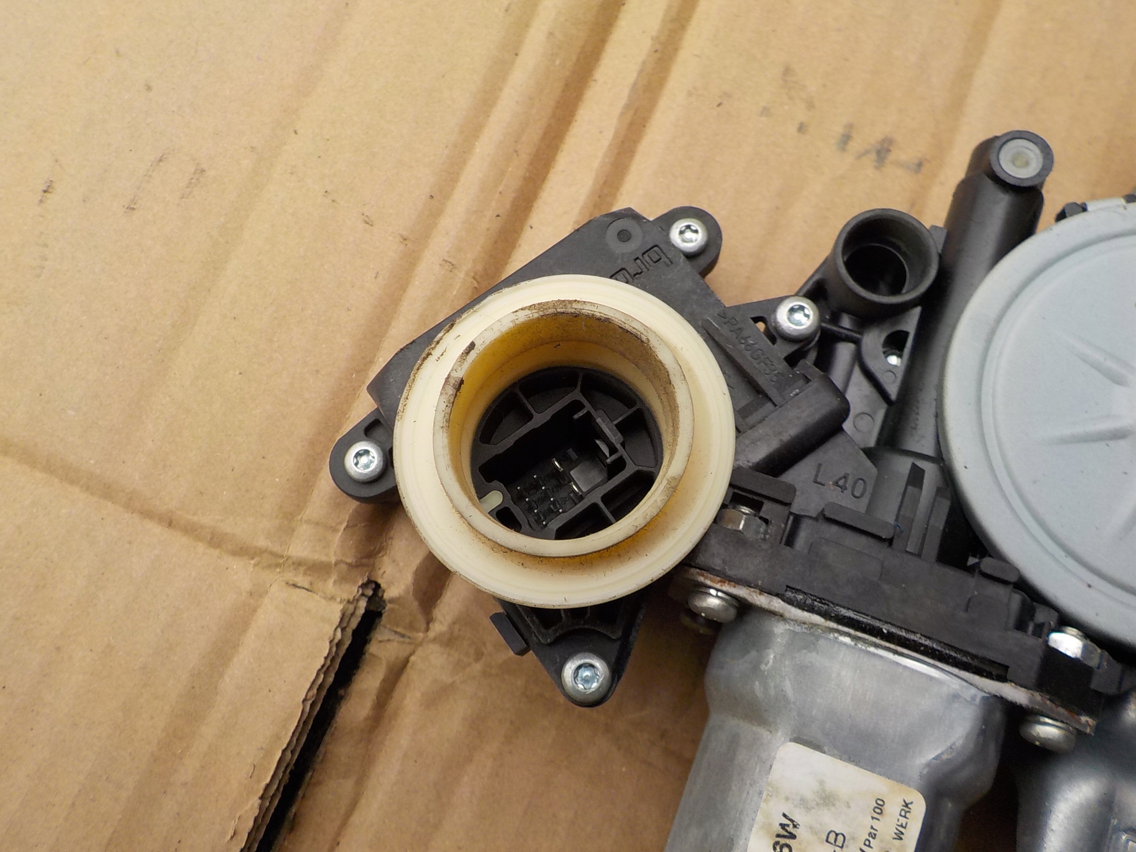 window regulator left front toyota yaris II 5D 2006r