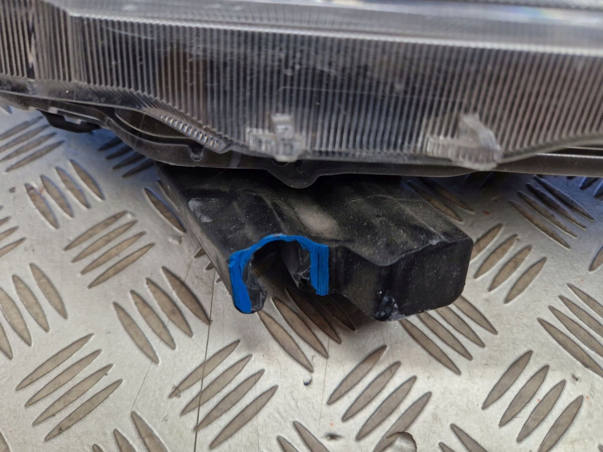 light right front TOYOTA HILUX VII LIFT 11R