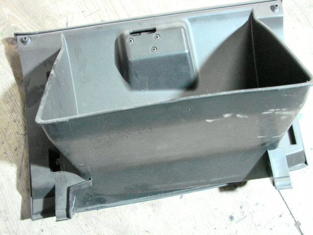 бардачок mazda 1.3 европа FE0164161