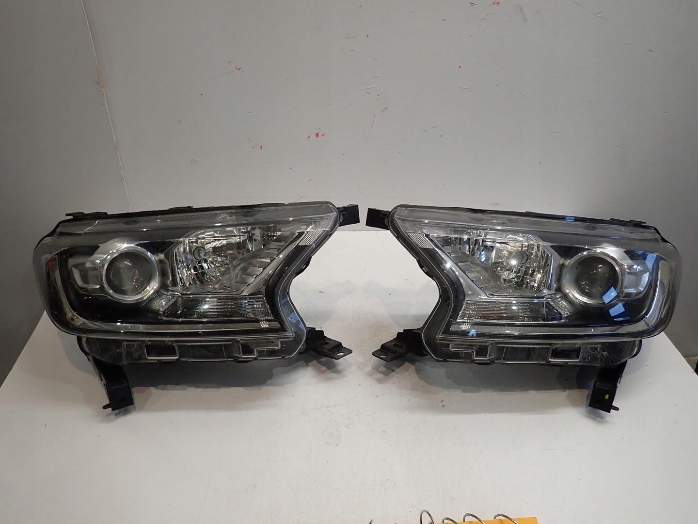 light front front left FORD RANGER III LIFT 2015
