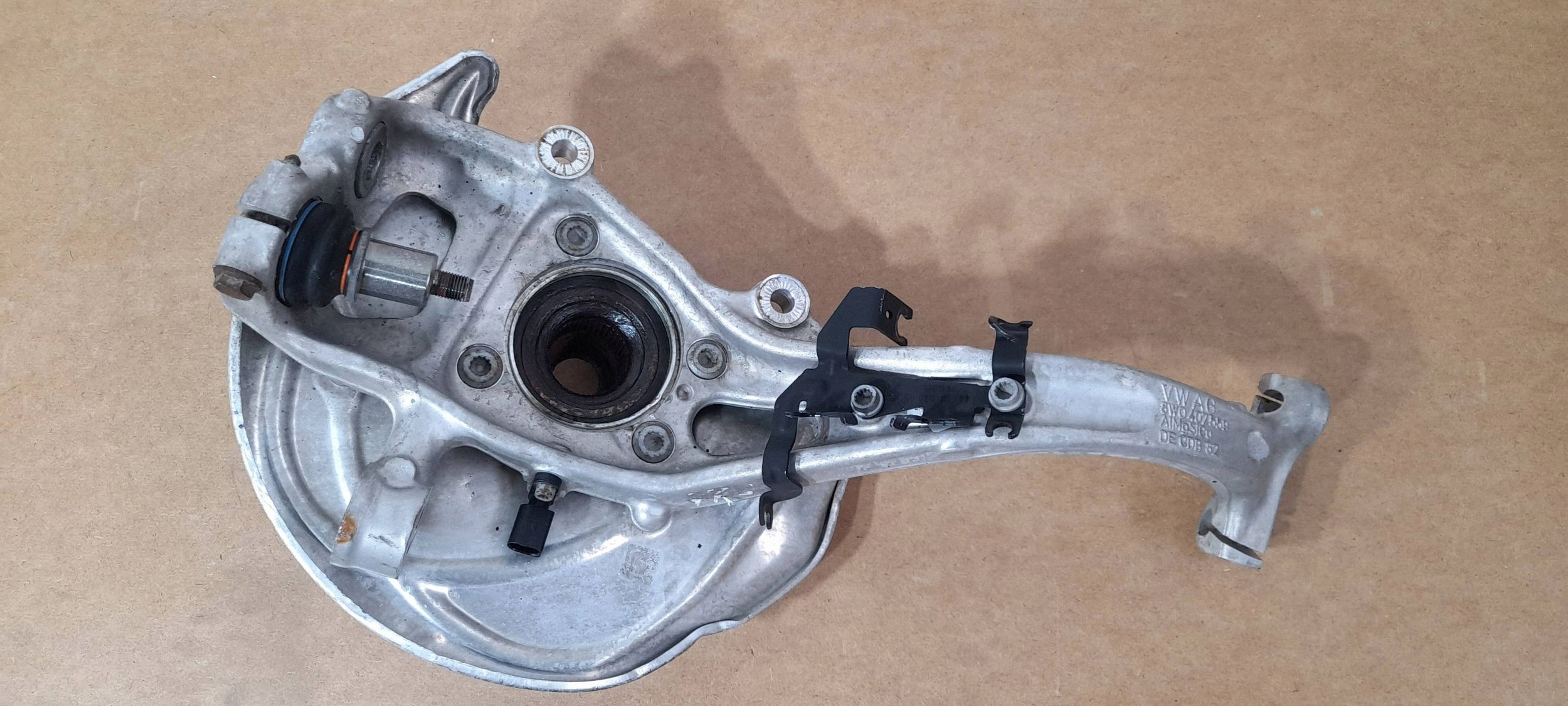 Audi A4 B9 A5 8T 8F swing front left 8W0407559 (Z670)