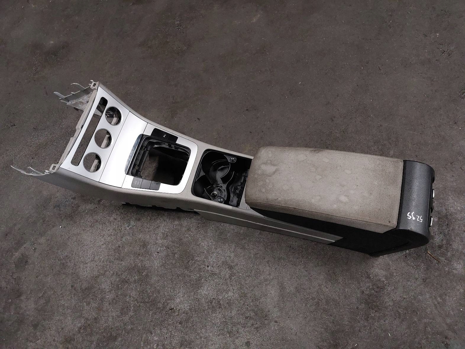 TUNEL central armrest VOLKSWAGEN PASSAT B6