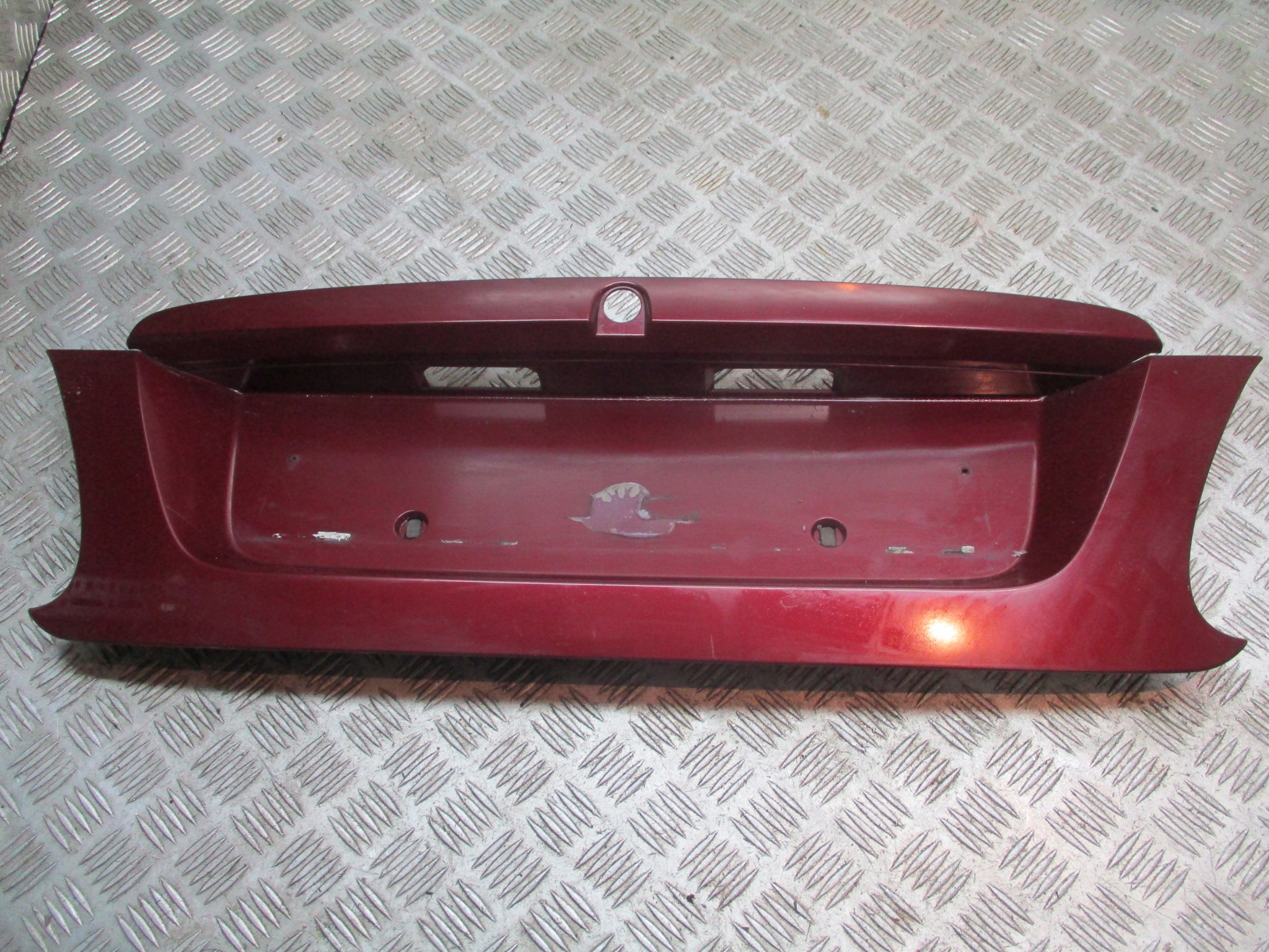 BLENDA KLAPY BAGAŻNIKA NISSAN ALMERA N16