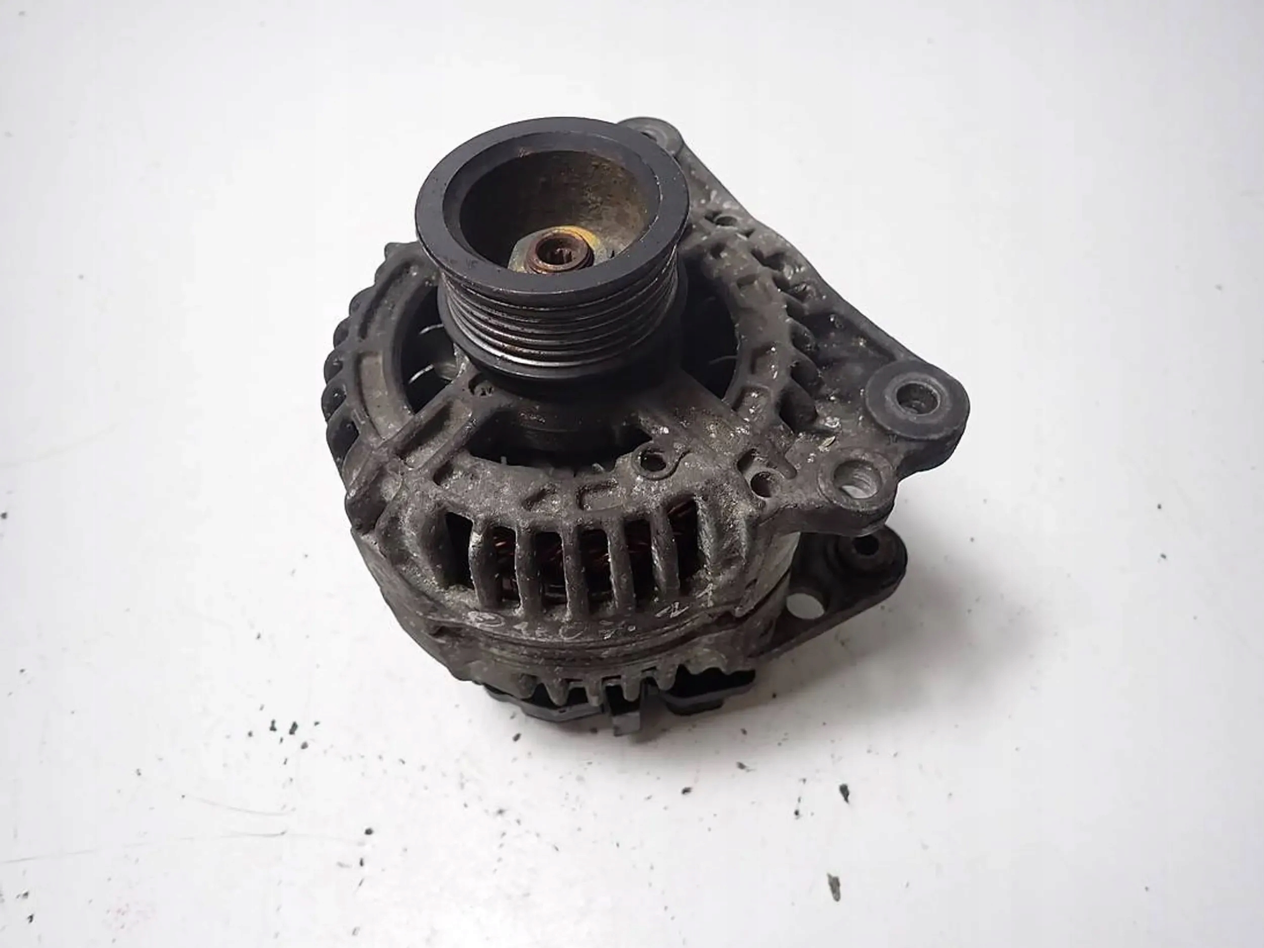 ALTERNATOR VW GOLF IV 1.4 028903028D Producent części Volkswagen OE