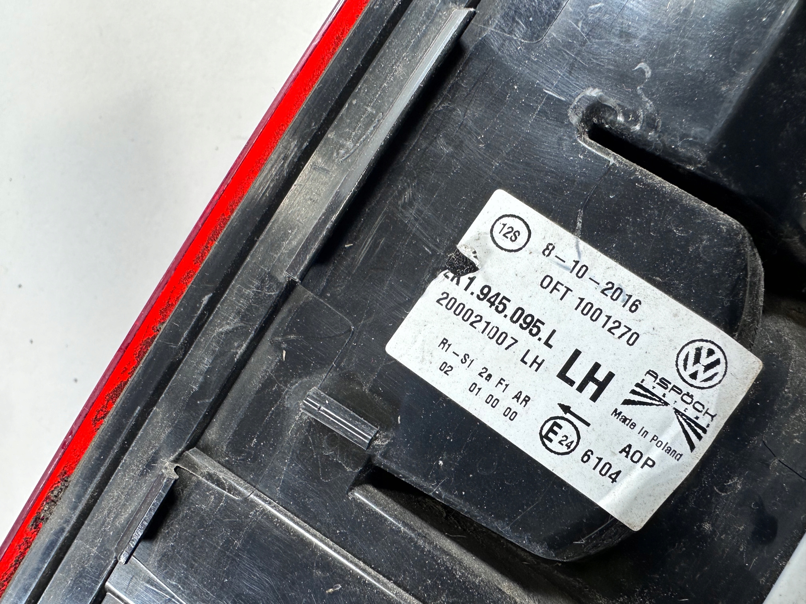 CADDY 2K5 LAMPA LEWA TYLNA TYŁ SKRZYDEŁKA 2K1945095L Producent części Volkswagen