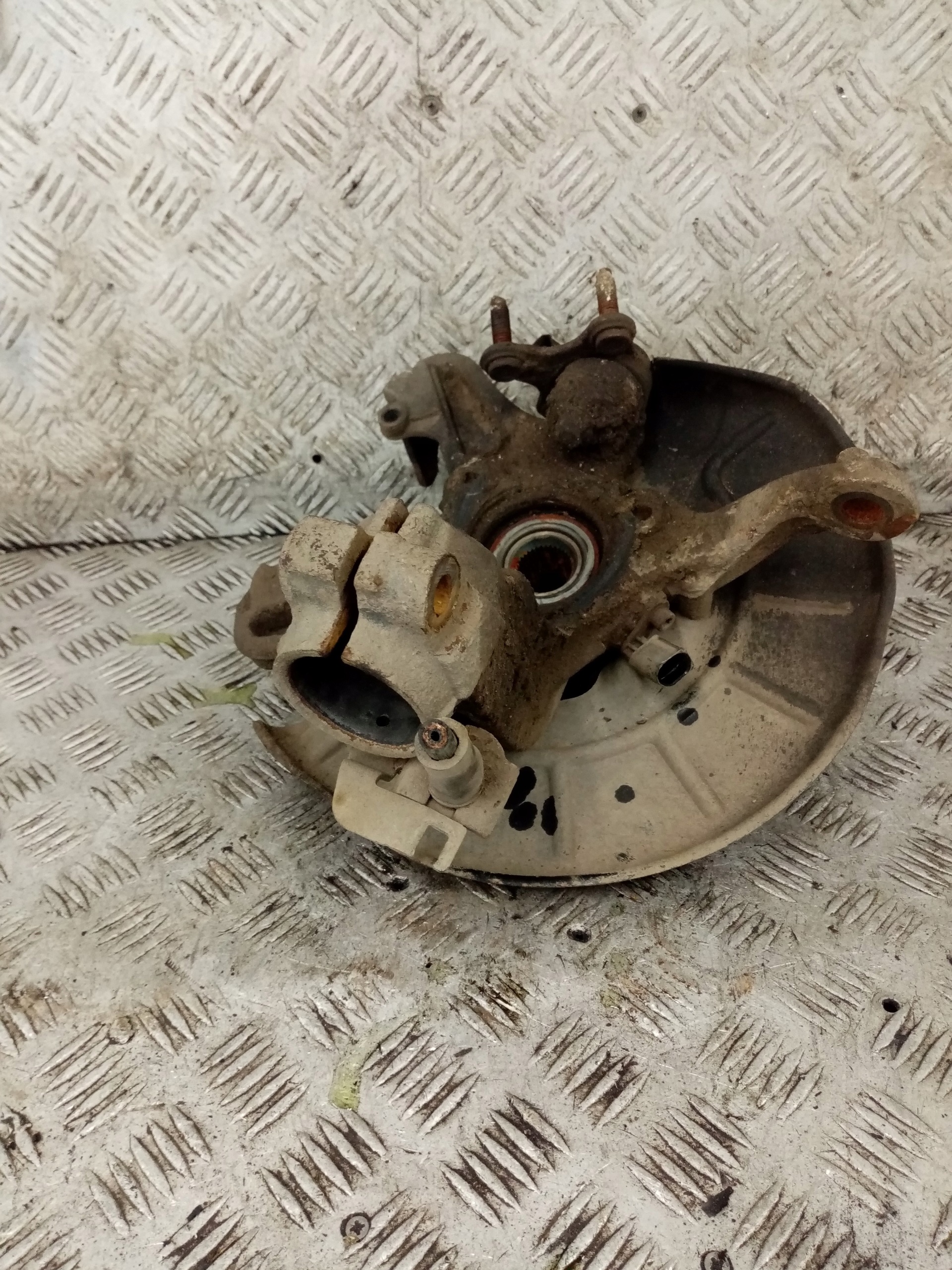 otoč čepu levý předek VOLKSWAGEN CADDY 3