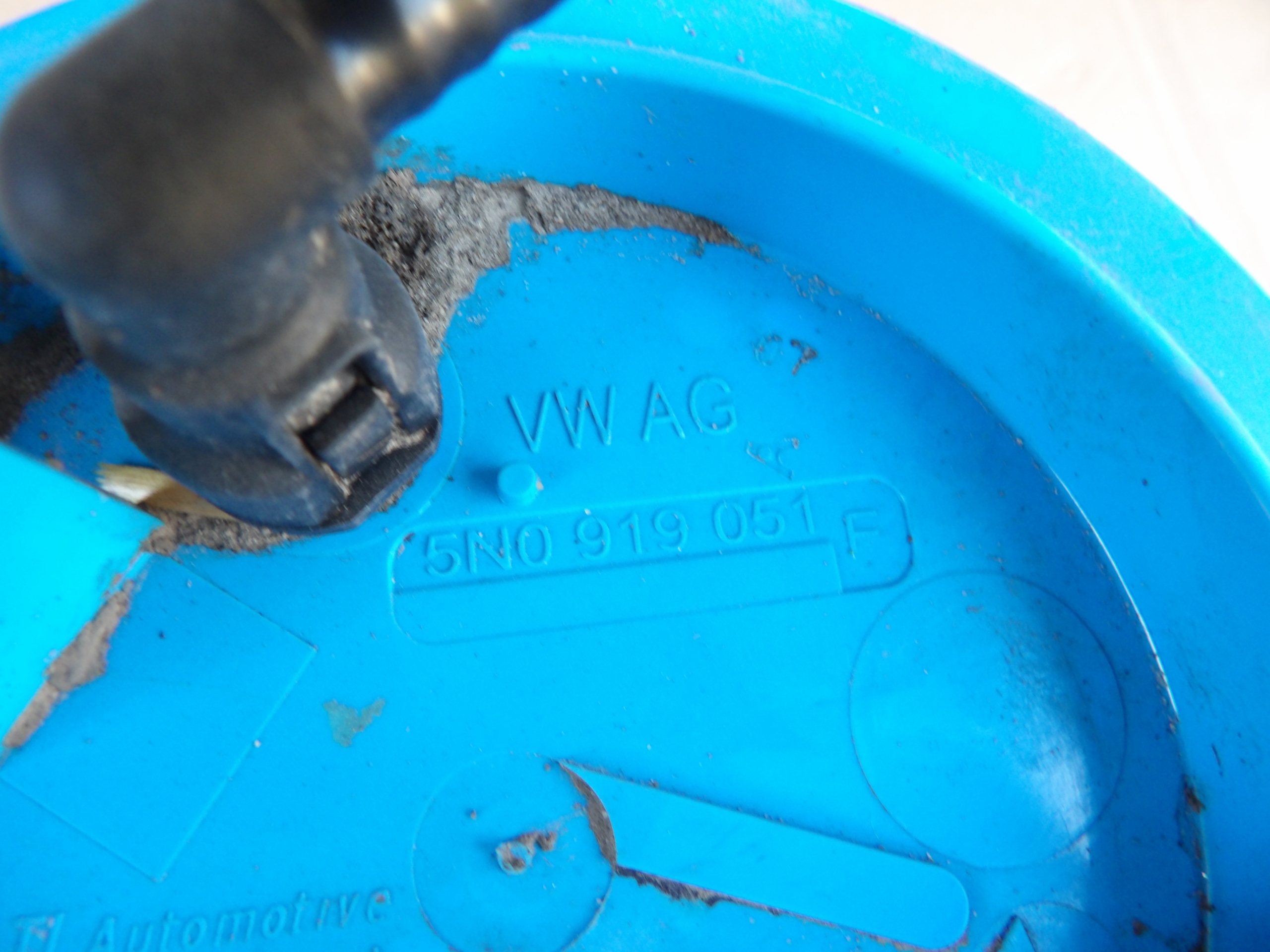 VW TIGUAN feed pump