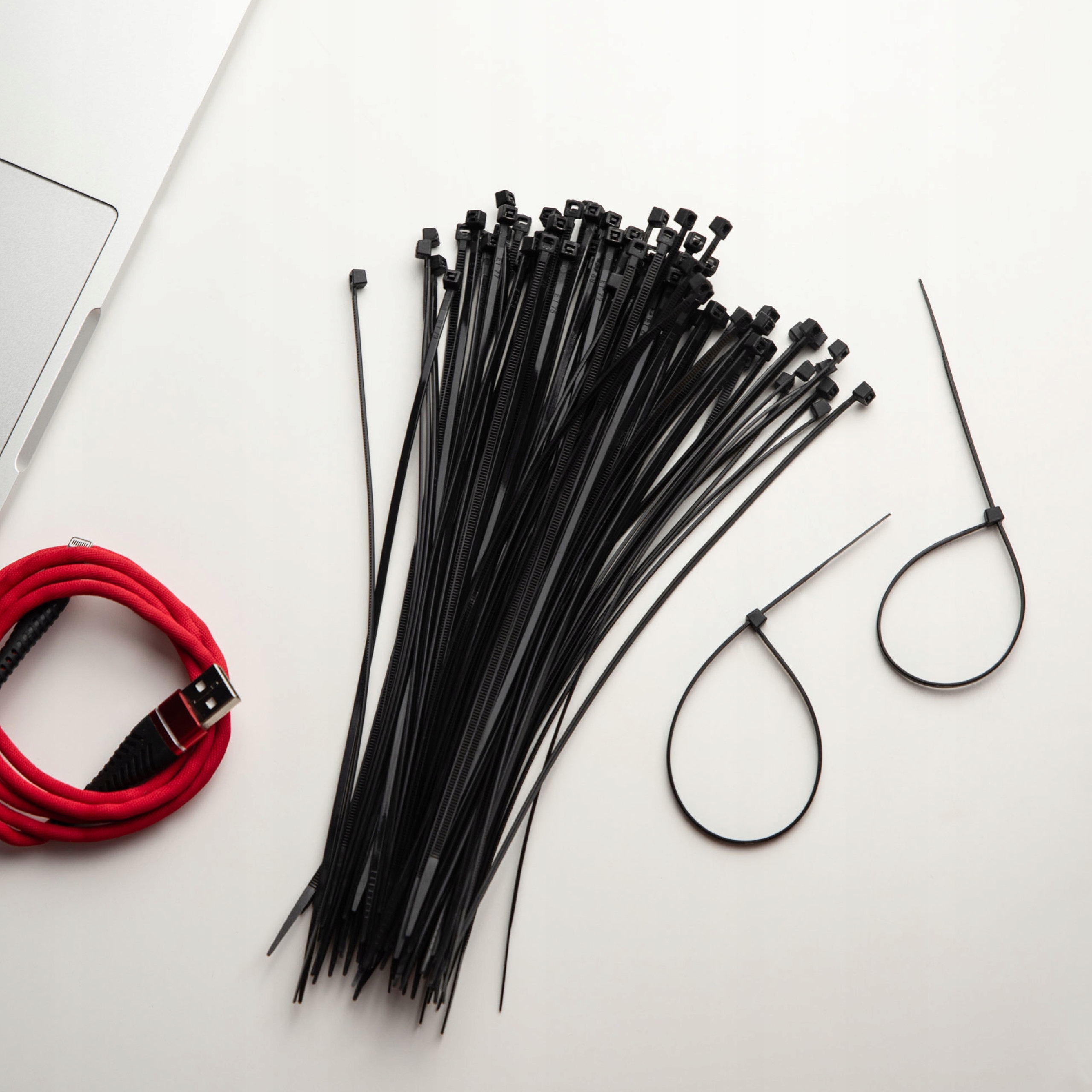 Mocne trytytyki opaski obejmy zaciskowe kablowe ziperki trytki UV 2,5x200mm EAN (GTIN) 5902668910705