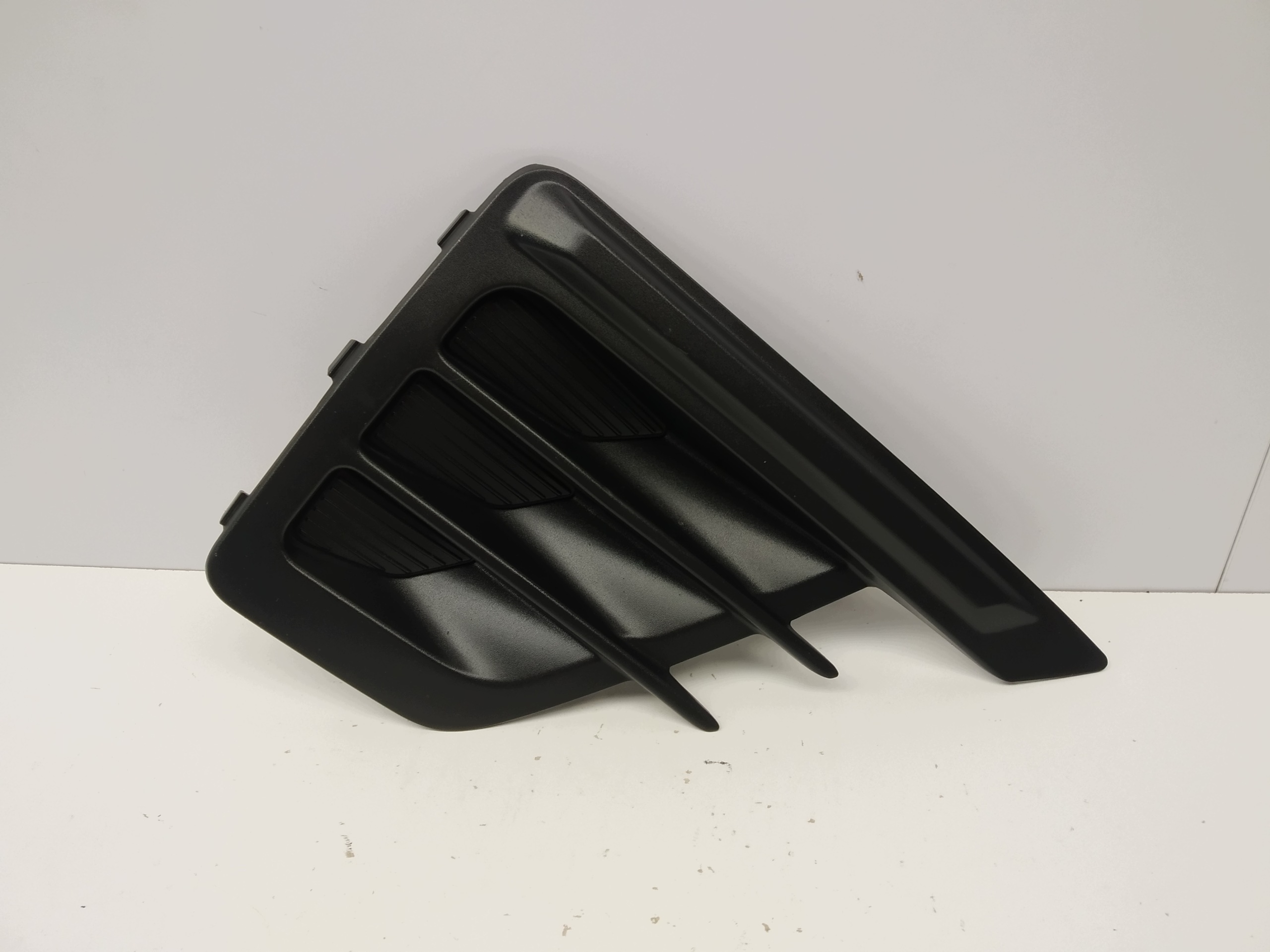 2023r + SsangYong KGM Tivoli frame grid right w bumper front original
