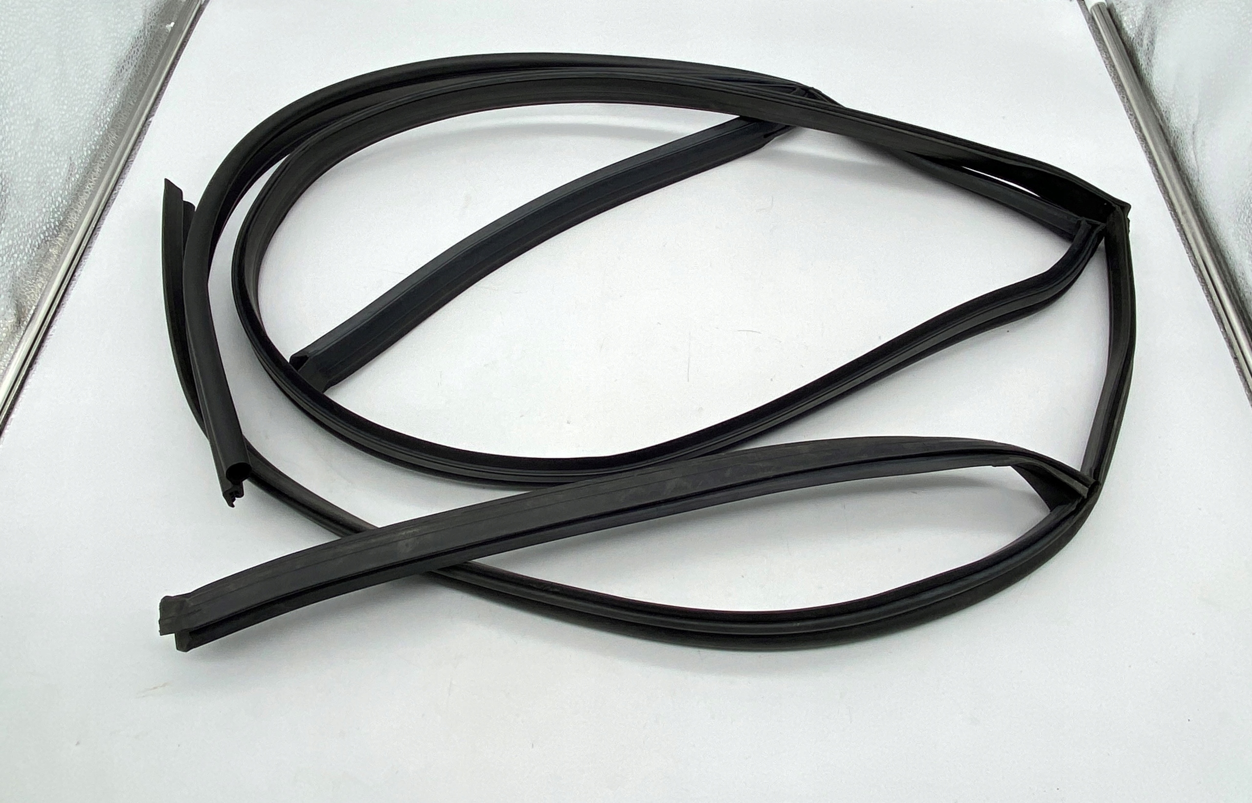 51711944588 - Новий ORG прокладка капота BMW E34