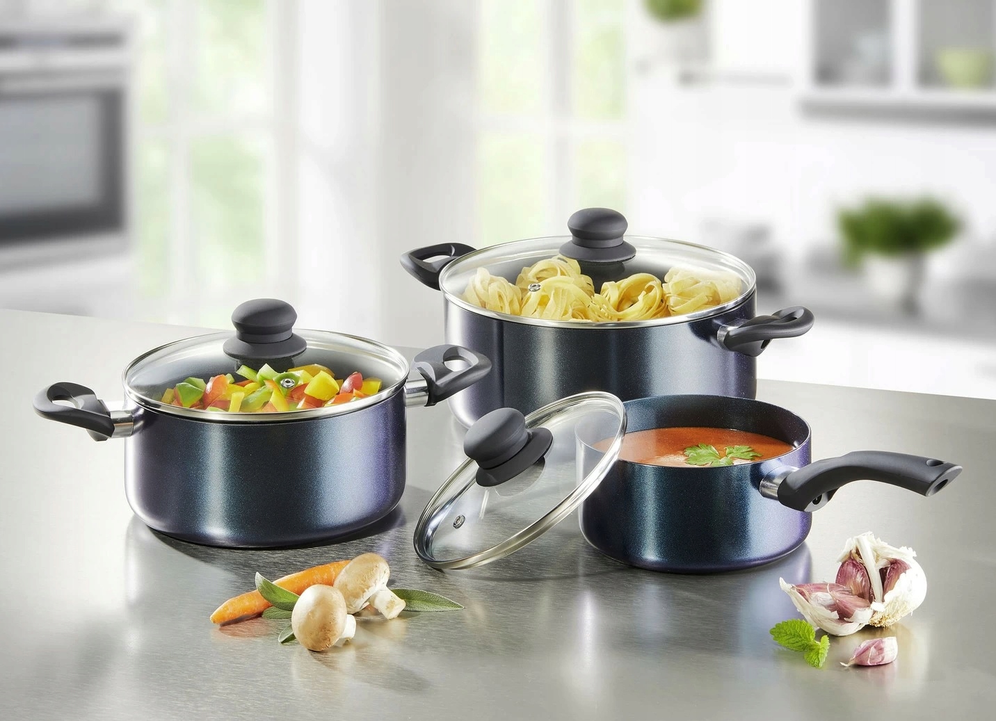 ZESTAW GARNKÓW Z NIEPRZYWIERAJĄCĄ POWŁOKĄ Z POKRYWKAMI GARNKI CERAFLON