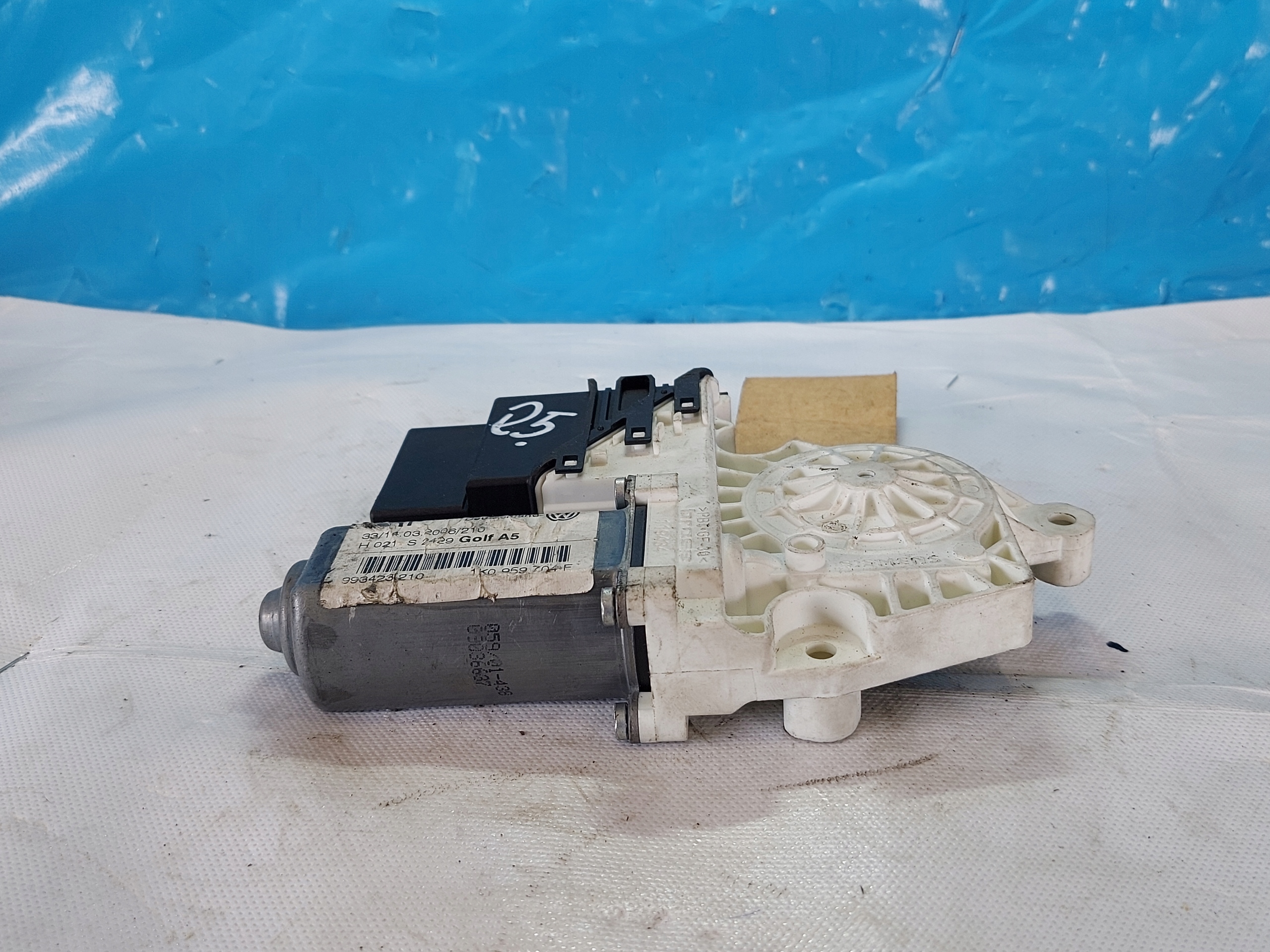 engine lifting windows GOLF V 993425200 right rear part