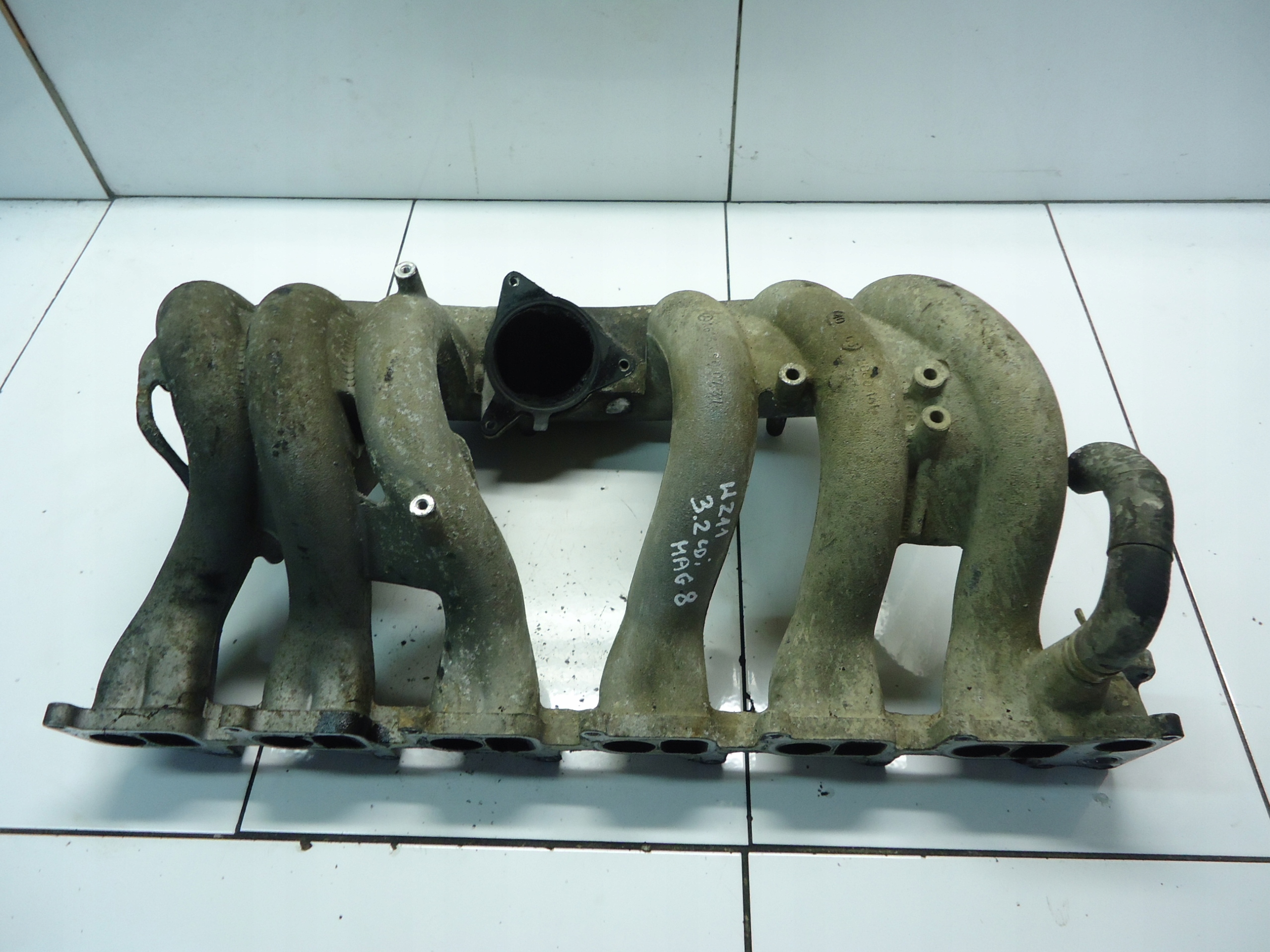 MERCEDES E W211 3.2CDI 613 intake manifold A6130900737