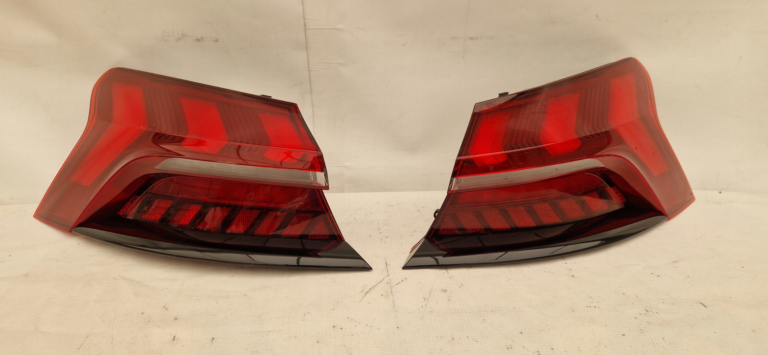 AUDI E-TRON GT 4J LAMPA TYLNA LEWA PRAWA KOMPLET