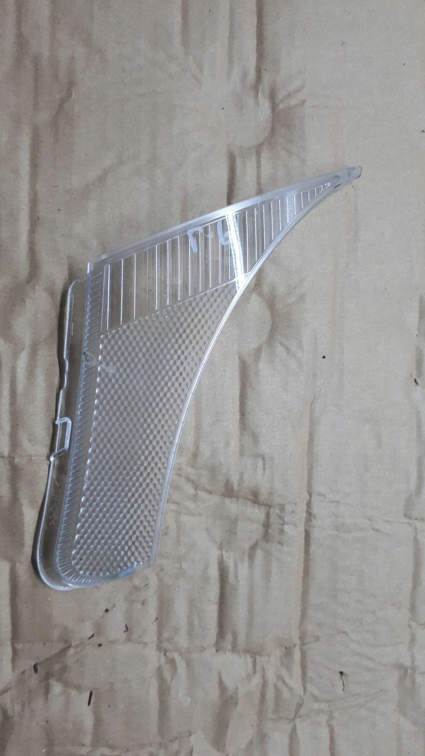 A5 8T ODBLYSNIK lights BIALY left front