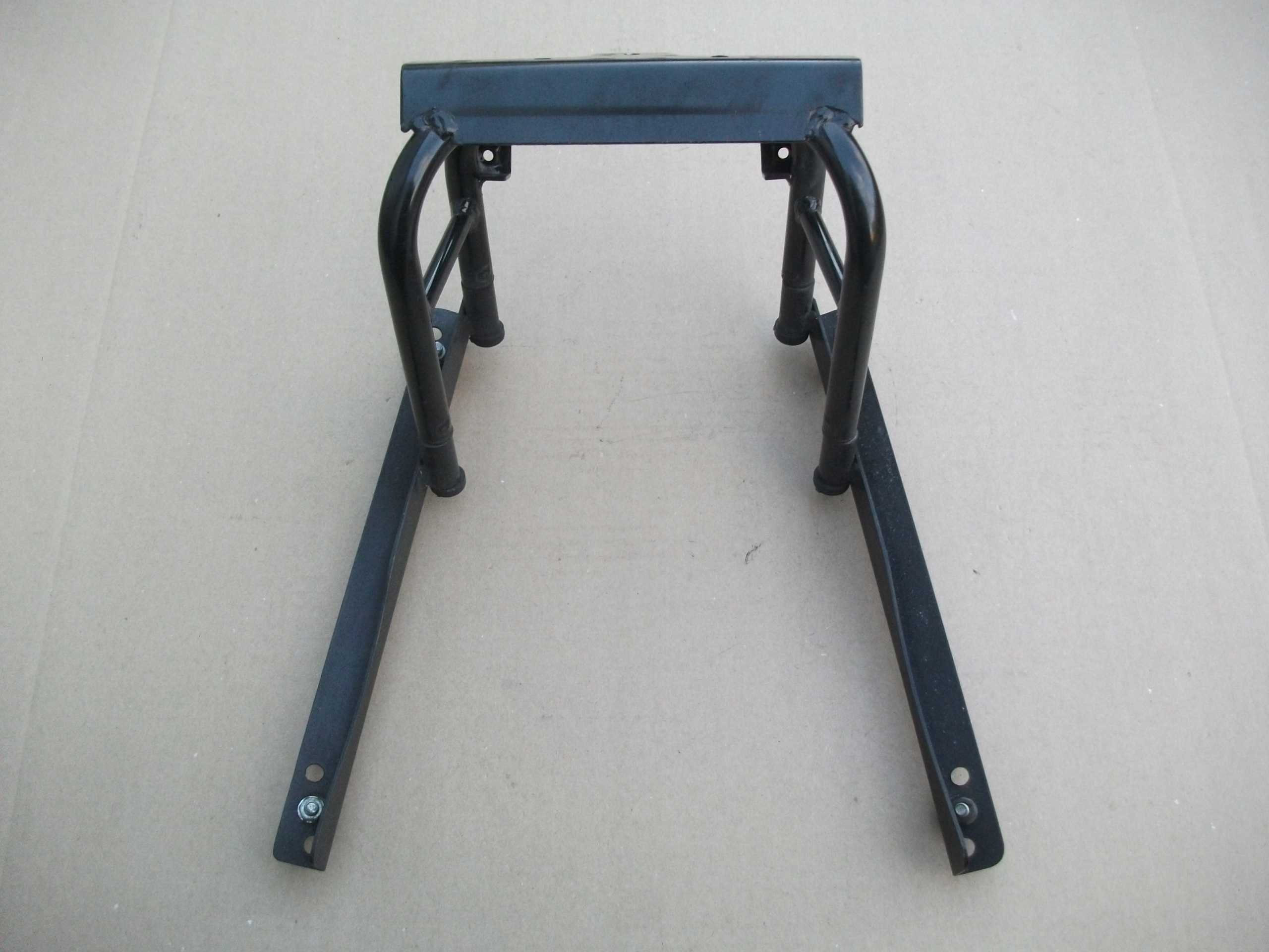 QUADRO 350 ЛОБОВОЕ СТЕКЛО ПЕРЕДНИЙ КРОНШТЕЙН