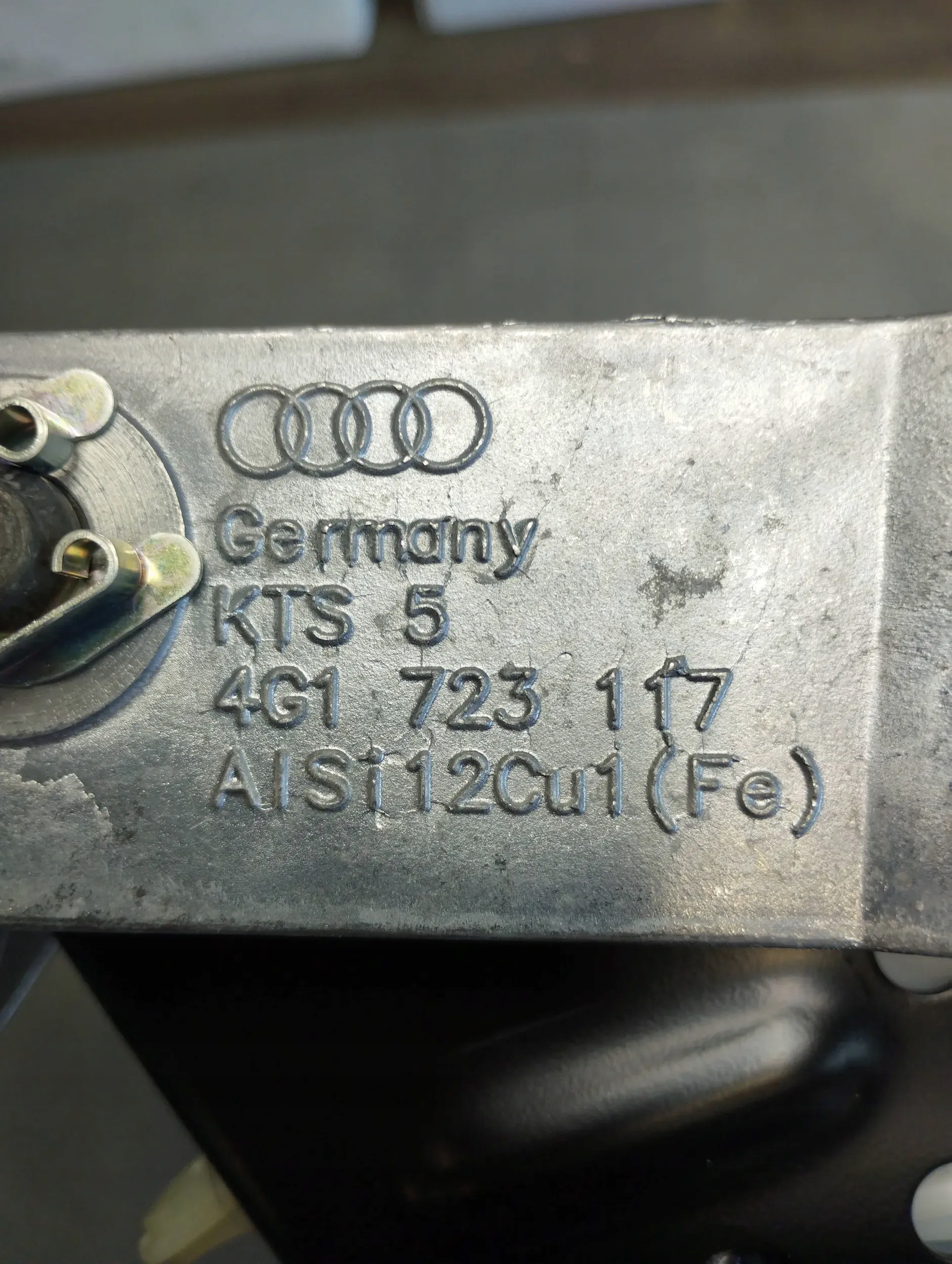 Audi A6 C7 4G pedals support AUTOMAT 4G1723117