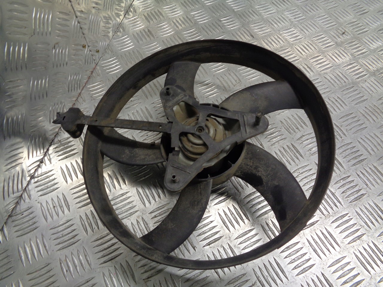 WENTYLATOR CHŁODNICY SKODA FABIA I 1.4