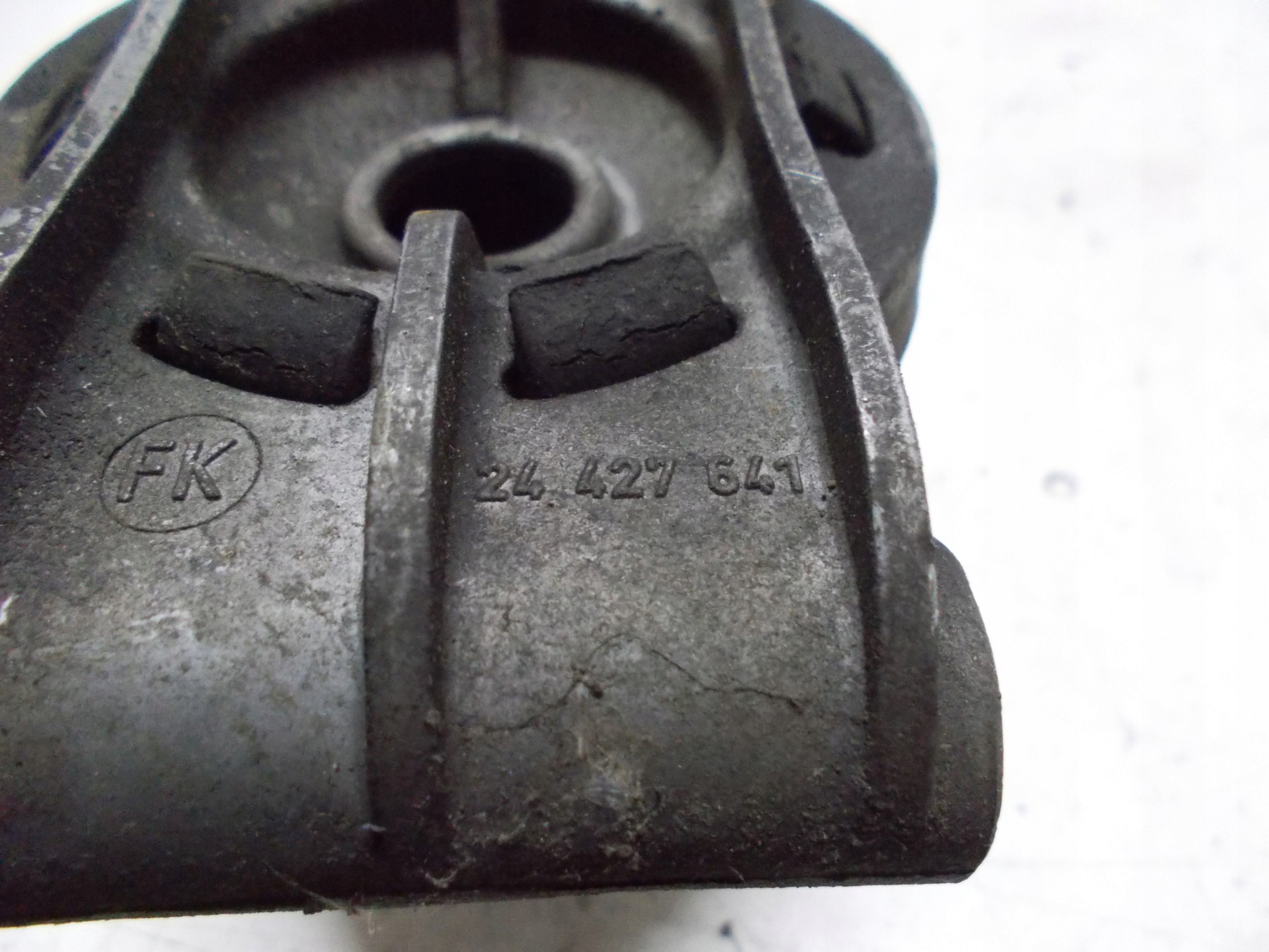 OPEL ASTRA H CABRIO 1.9 CDTI 06R engine mount 24427641
