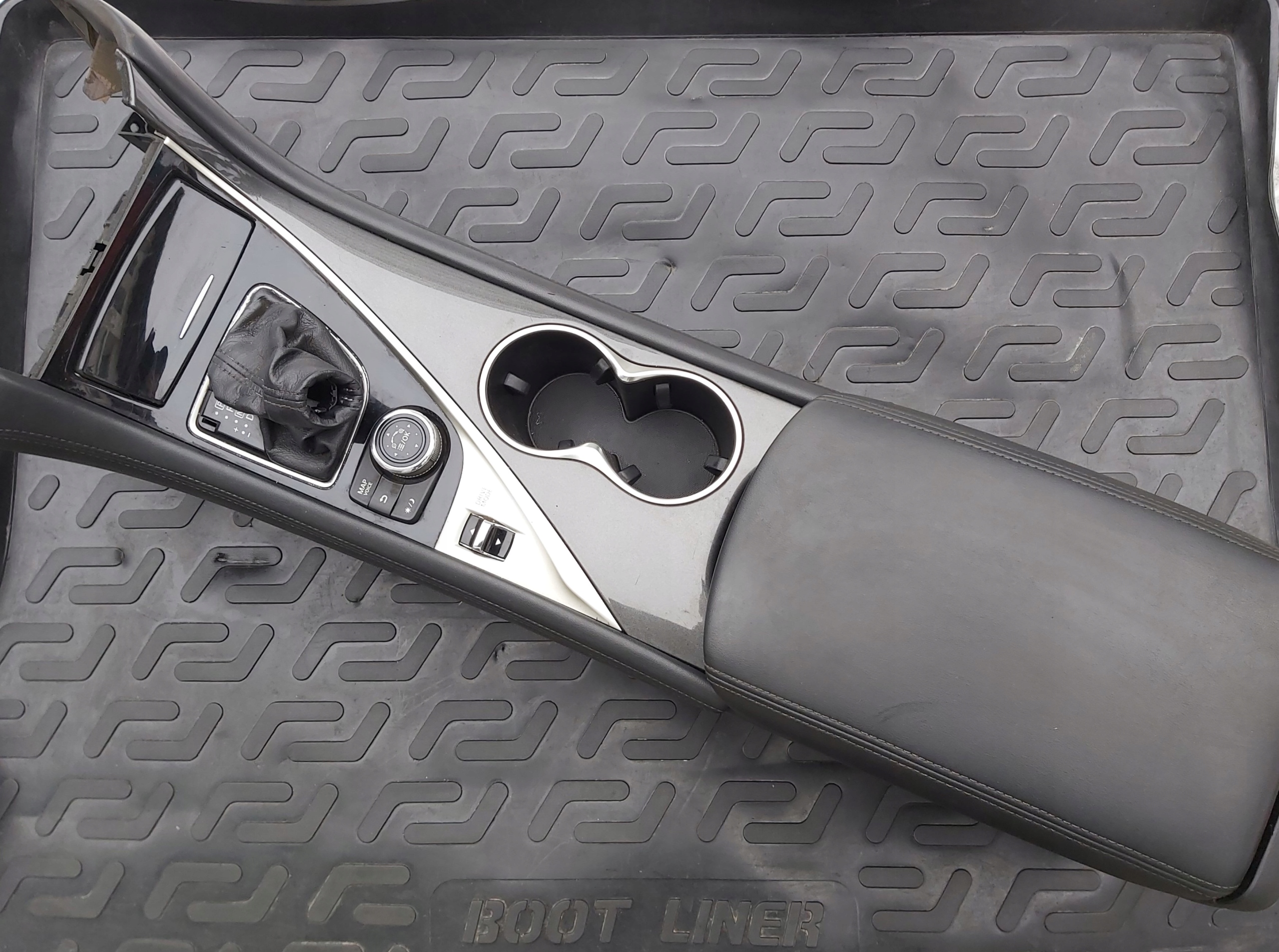 Підлокітник тунель Європа комплект INFINITI Q50