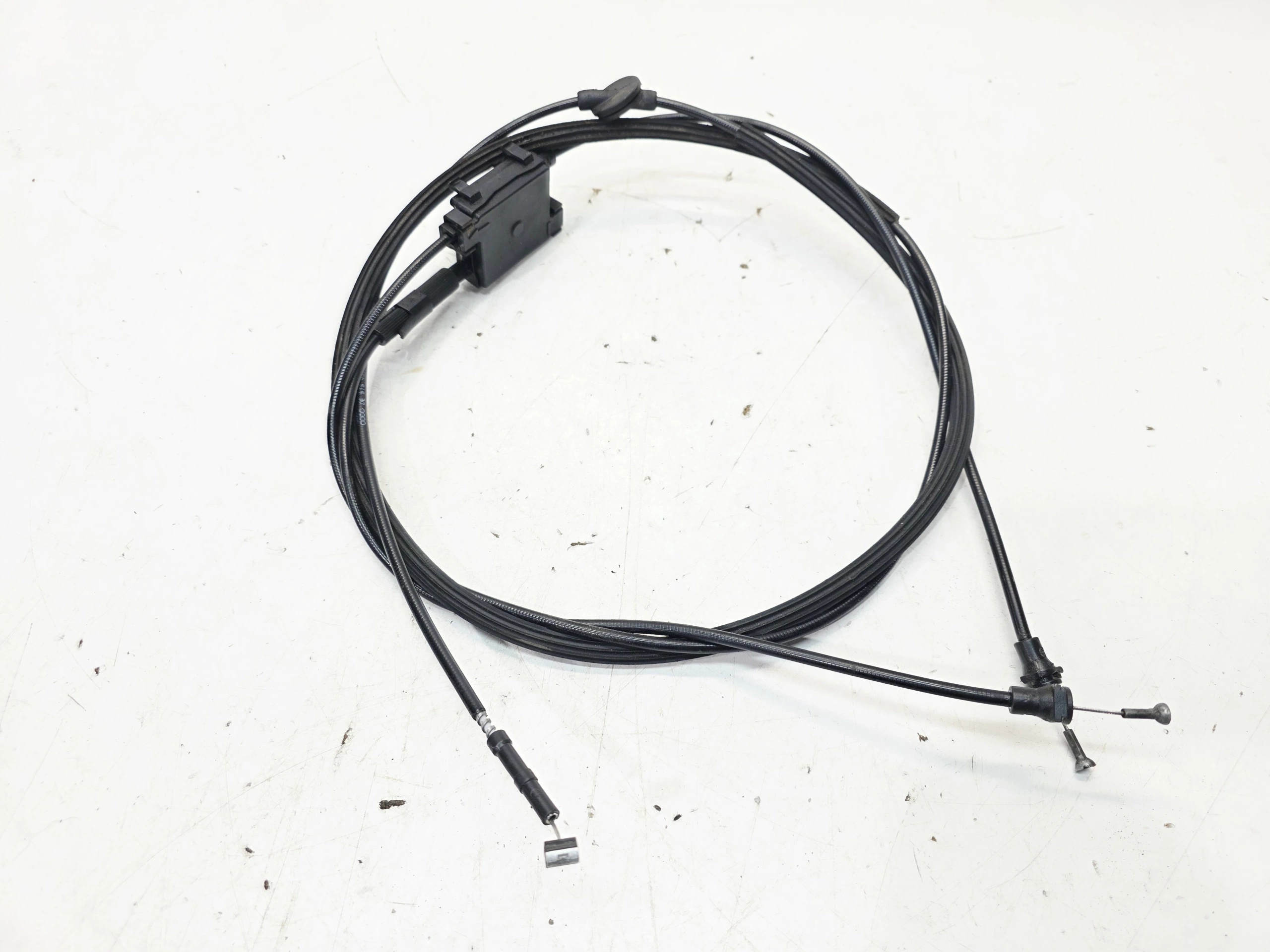 Câble pour l’ouverture du capot AUDI A6 C7 A7 4G0823535