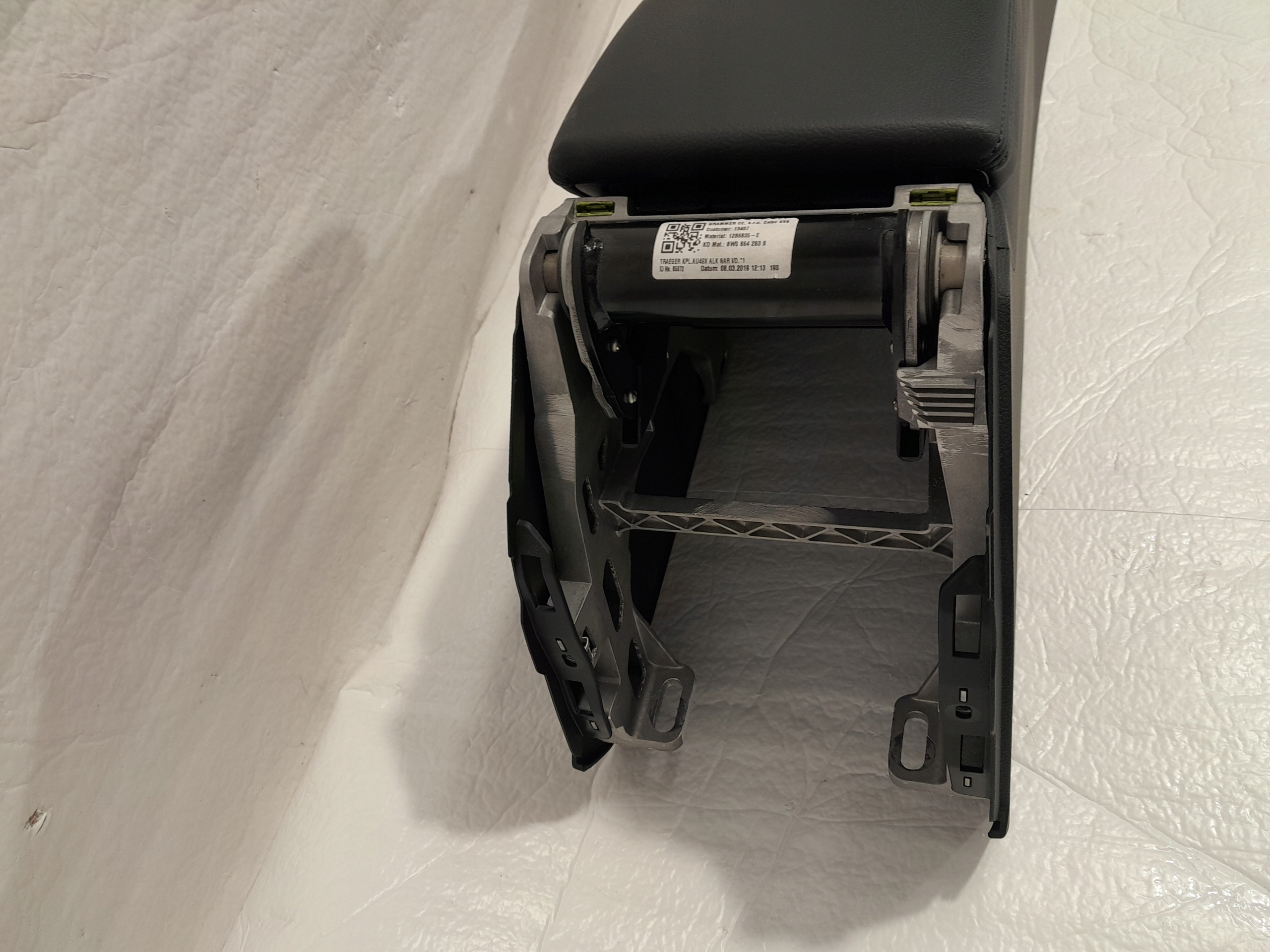 AUDI A4 B9 LIFT TUNEL central armrest leather 8W0864283B