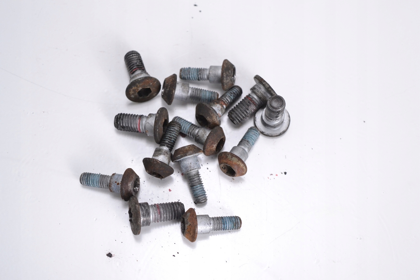 Śruby tarczy hamulcowej FZ6 FAZER 04-09