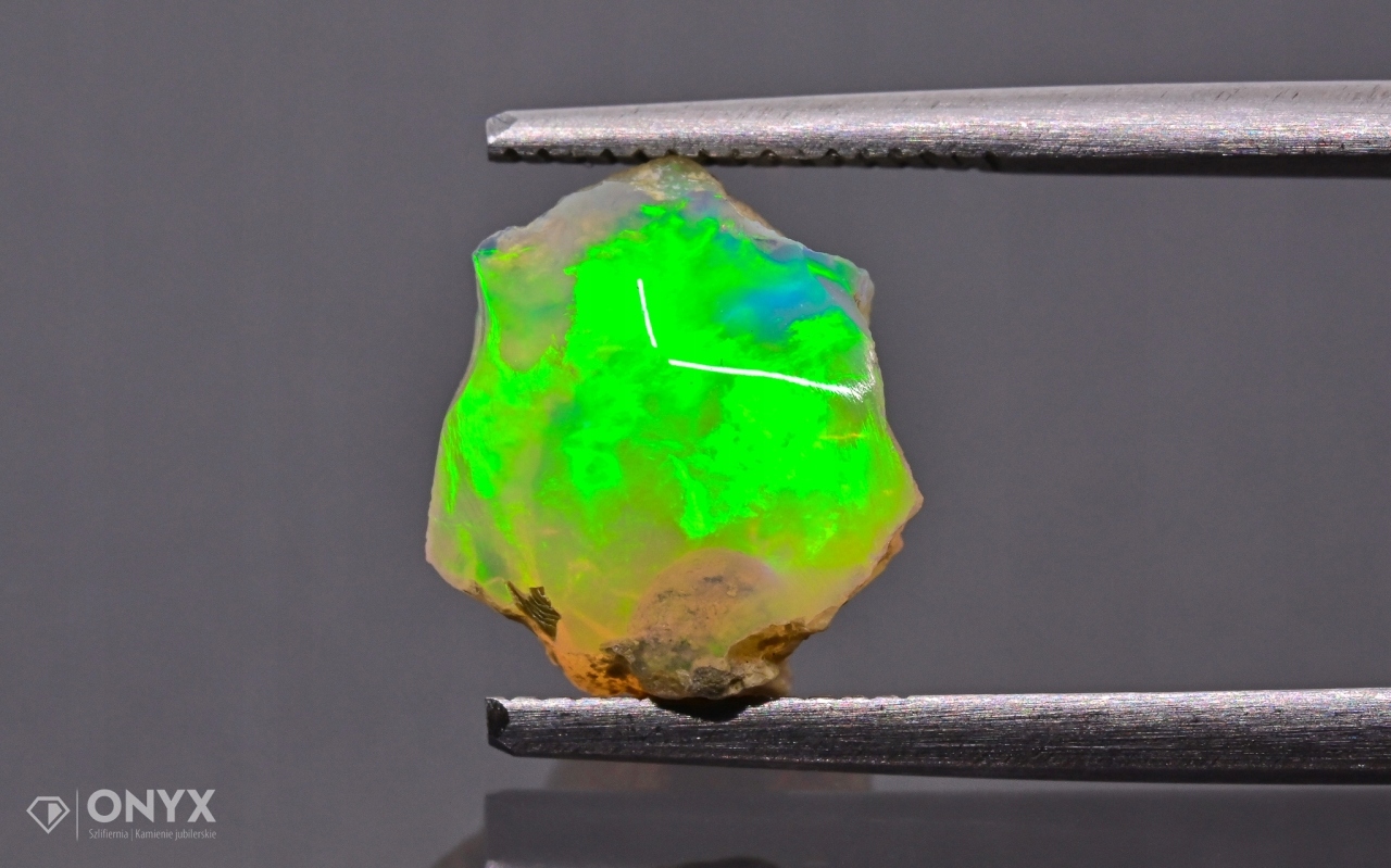 Opal z Etiopie hrudky 10x9 mm