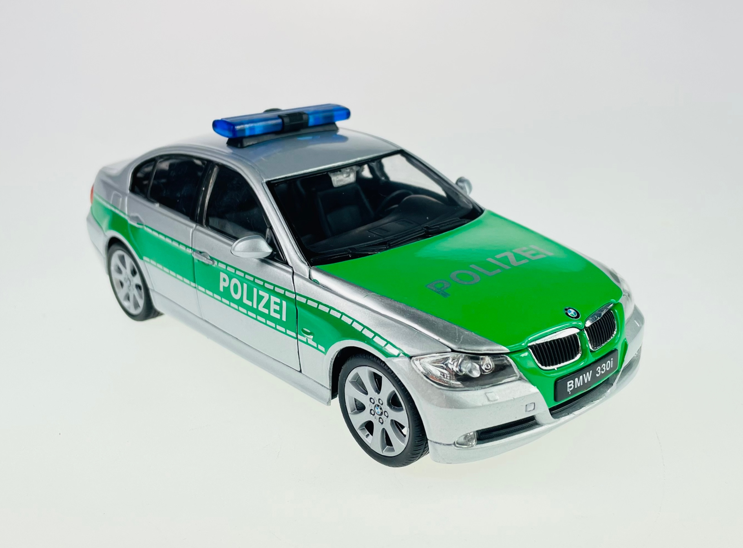 Welly Bmw 330i E90 Policie 1:24 Nový Kovový Model
