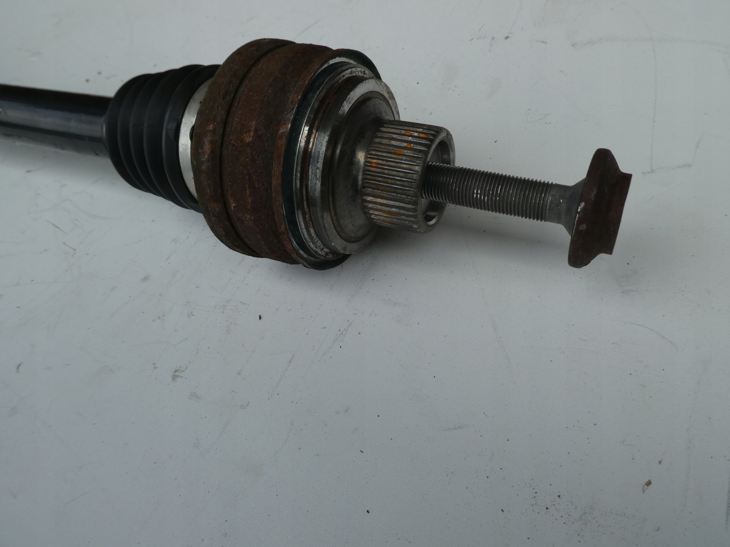 AUDI Q7 semi-axis rear part right 4M0501203D