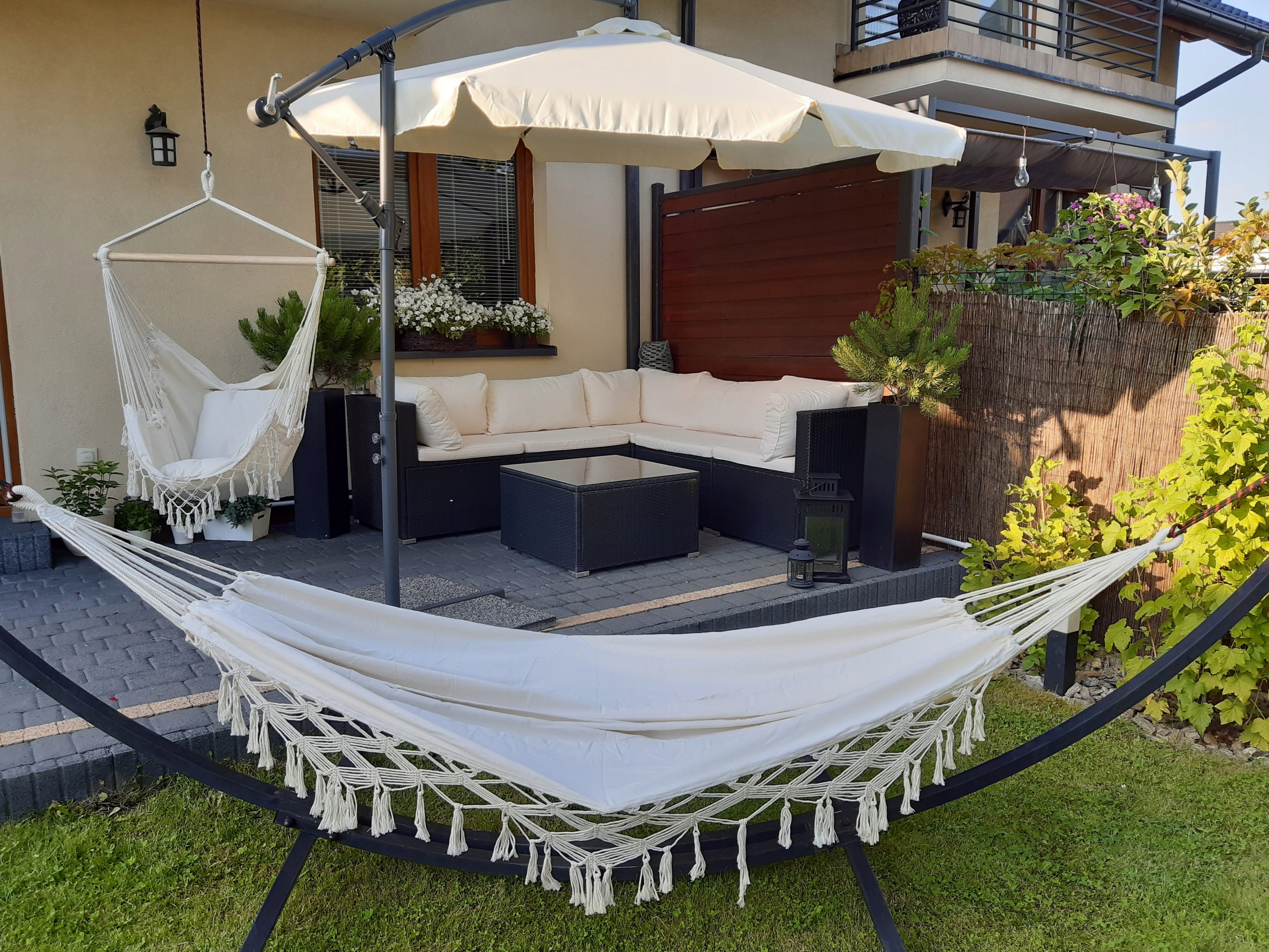 HAMAK BRAZYLIJSKI XL MOCNY OGRODOWY BOHO BALI Z MAKRAMĄ I POKROWCEM beżowy Szerokość materiału 151 cm