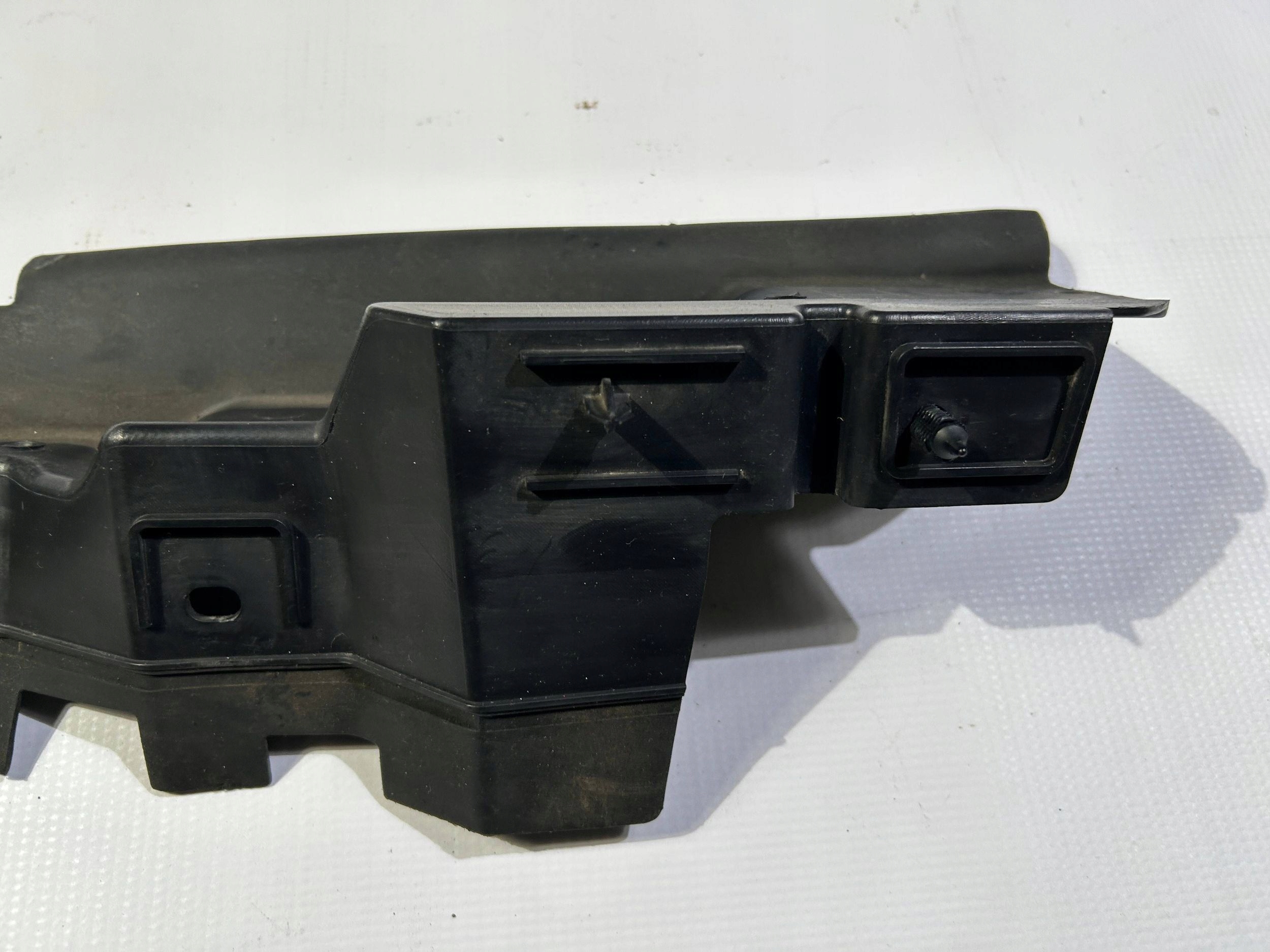 intake drain air duct air line right Ford Mustang 2010-2012