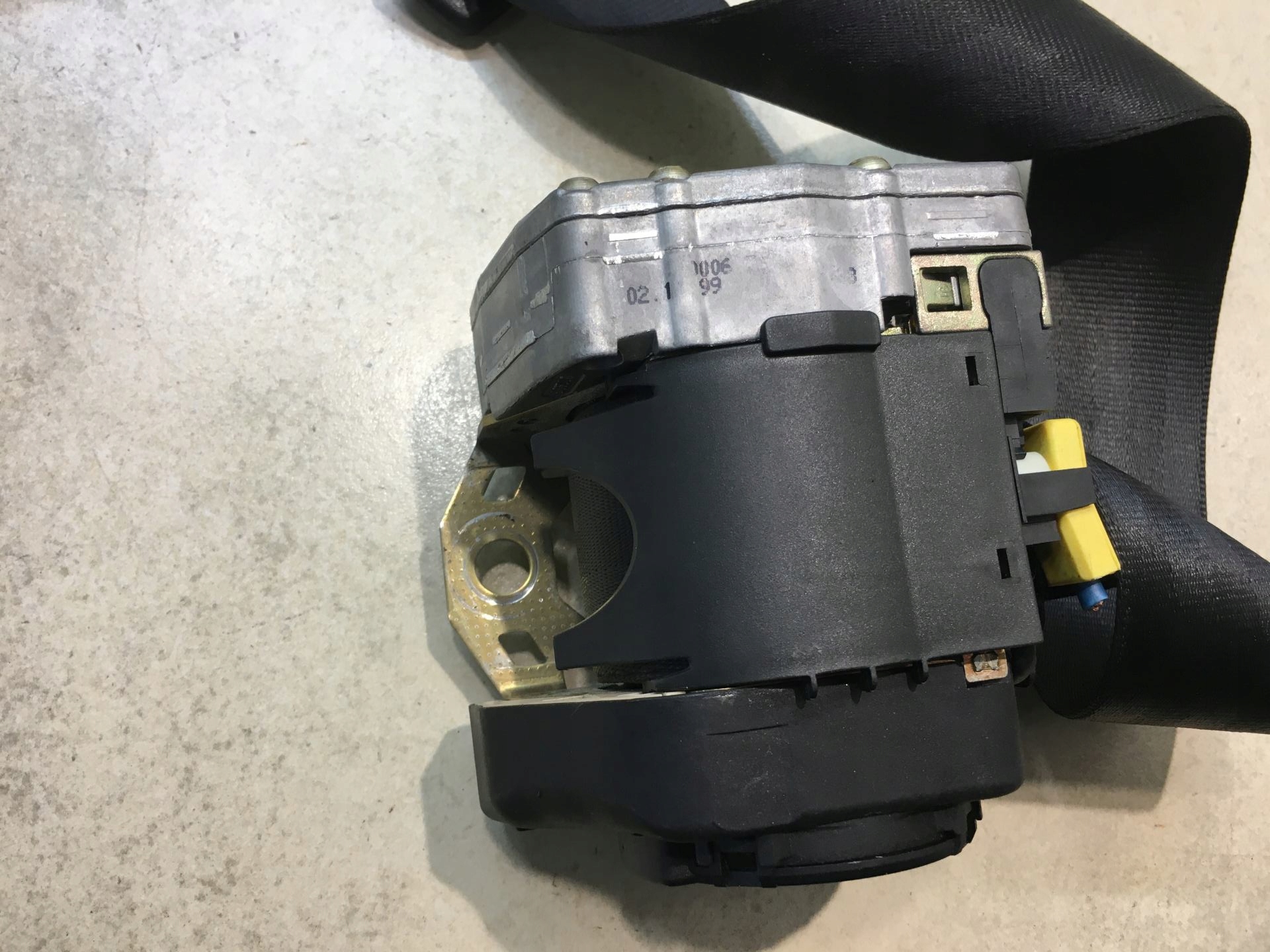 Gurten Sicherheits links heck AUDI A6 C5 4B9857805