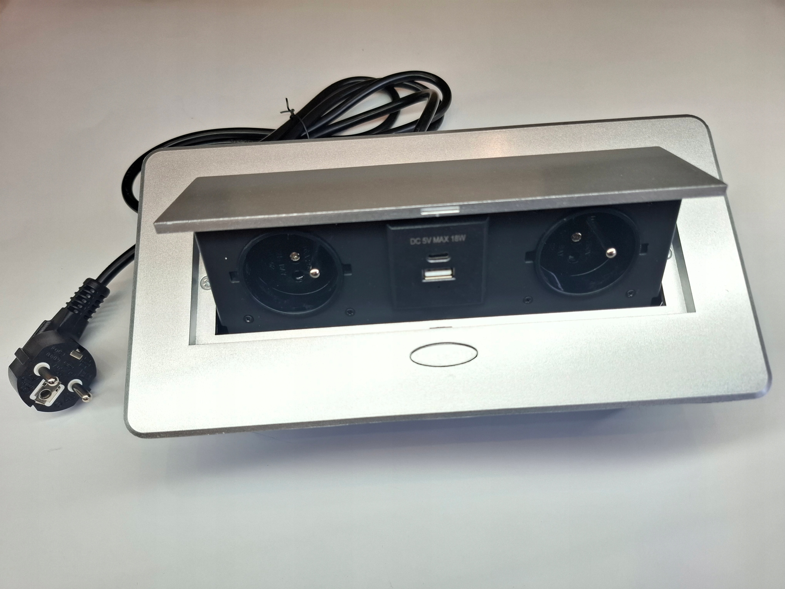 Zásuvkový nábytkový prodlužovací kabel 2x230V+2USB šedý