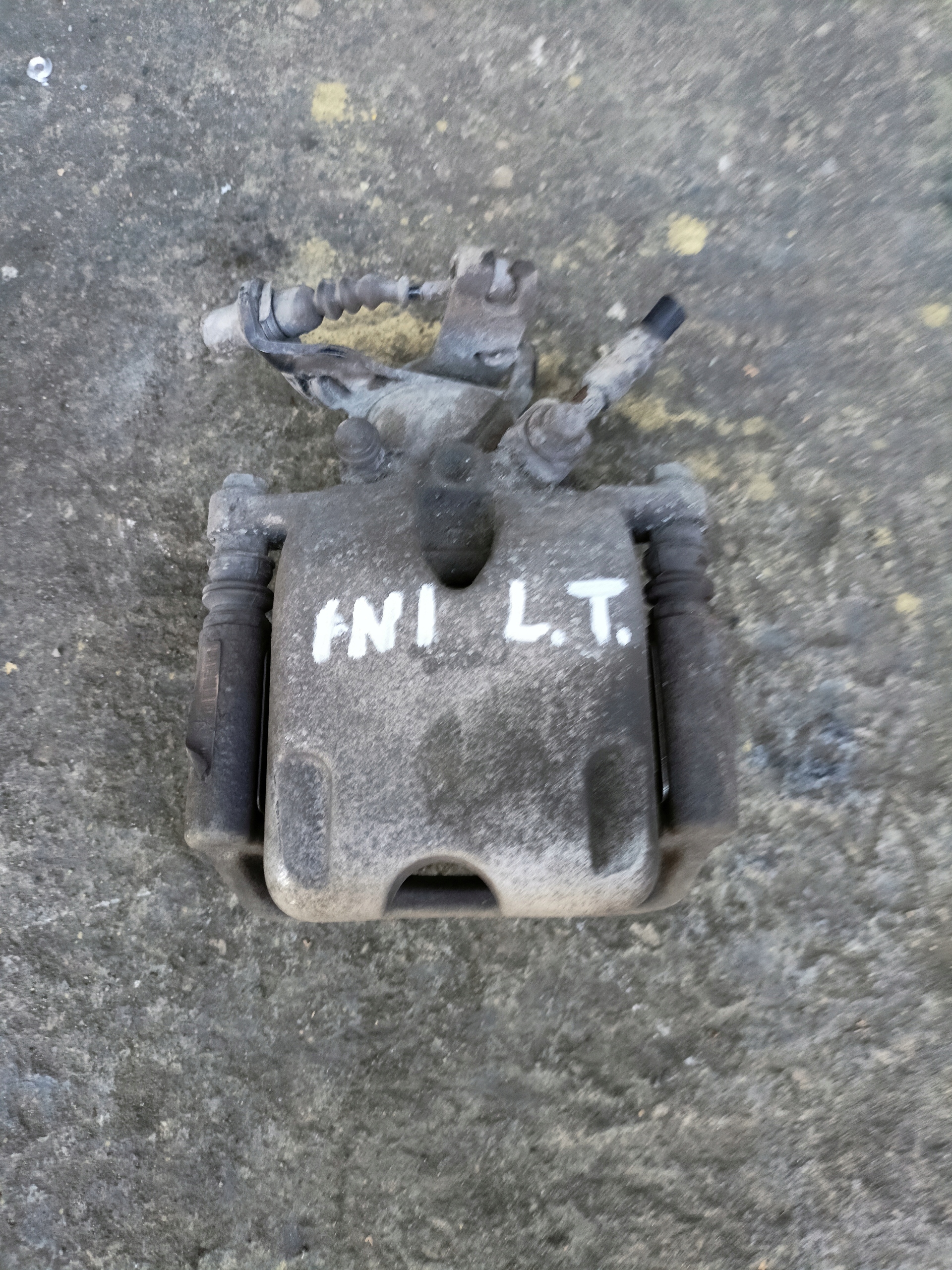 ЗАДНИЙ ЛЕВЫЙ ИЛИ ПРАВЫЙ ЗАЖИМ OPEL INSIGNIA