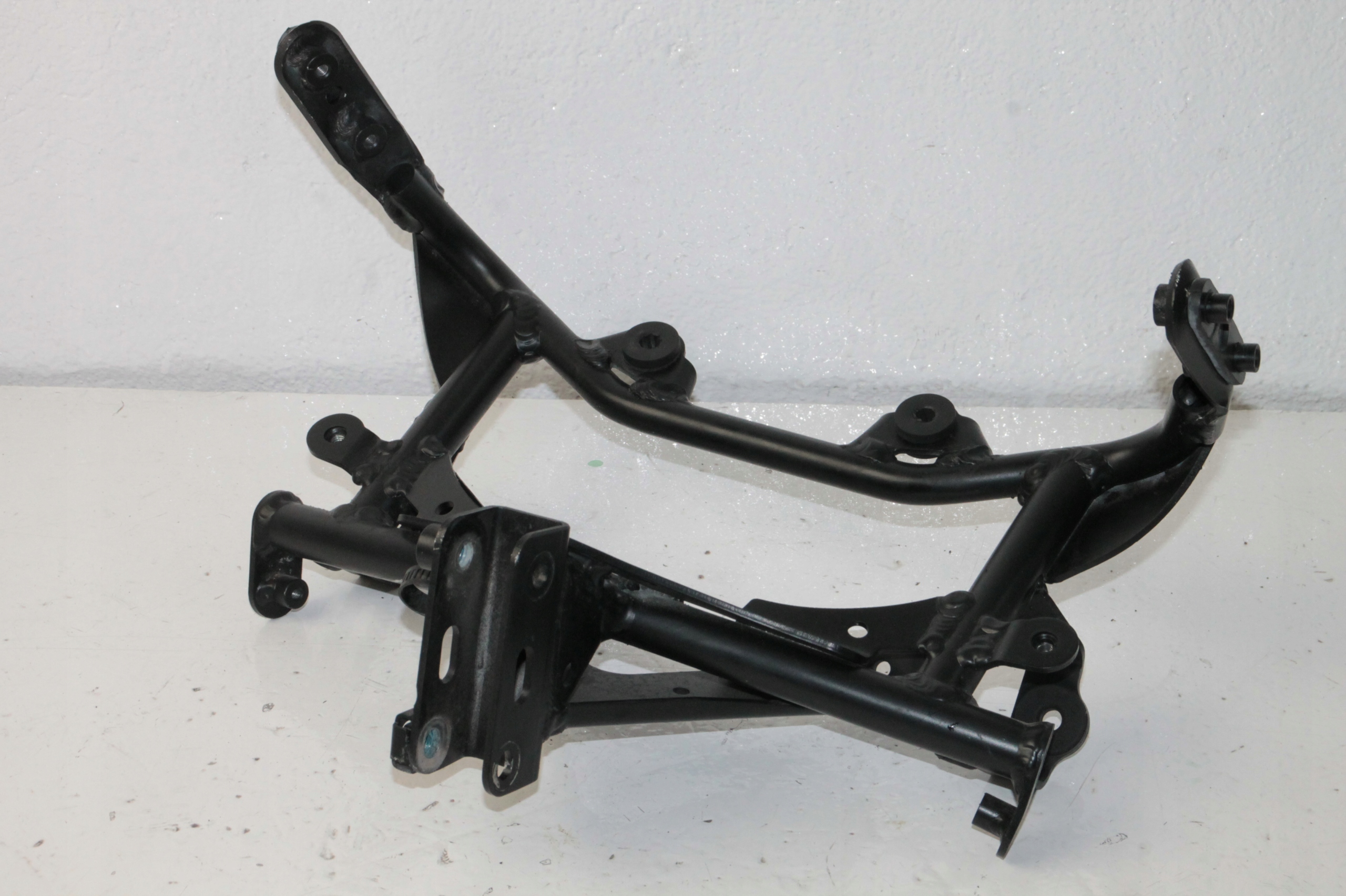 SUZUKI HAYABUSA GSX-R 1300 08-16 STELAŻ PRZÓD