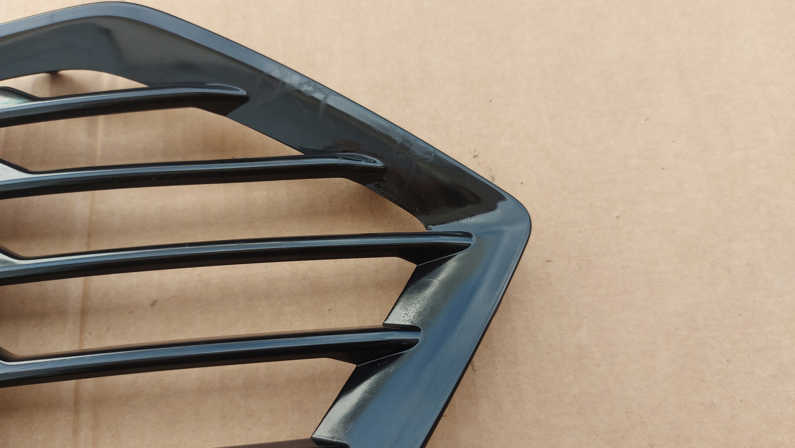 grid spoiler of a bumper right right front front VOLVO XC60 II R-design