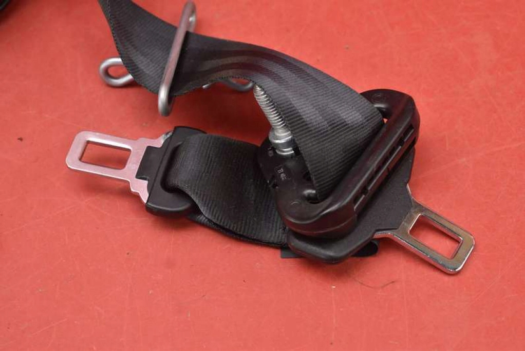 Gurten Sicherheits mitte heck 622488800D DACIA SANDERO 2 II 17-20